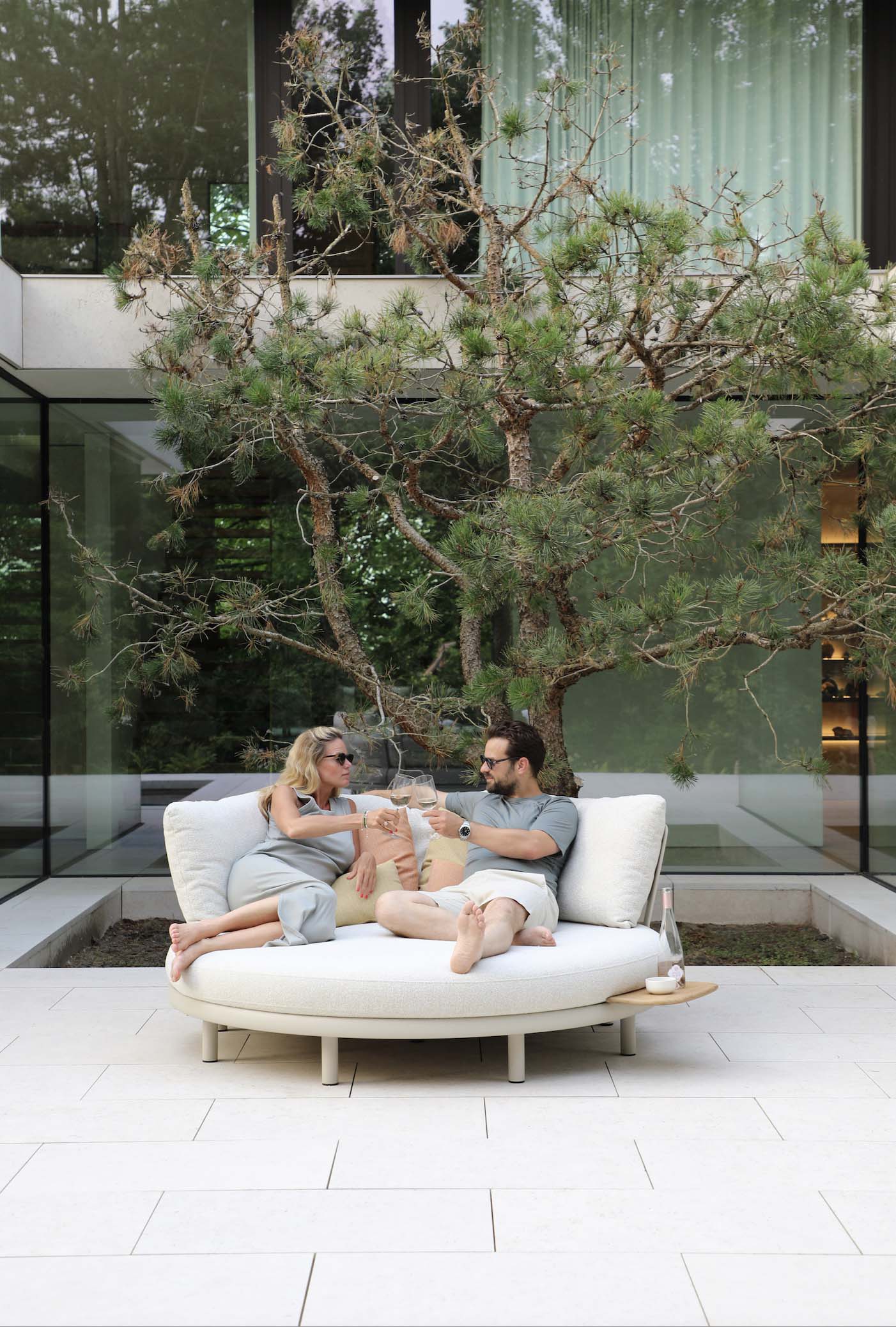 Bain de soleil rond luxe by designer Belge - ROSA