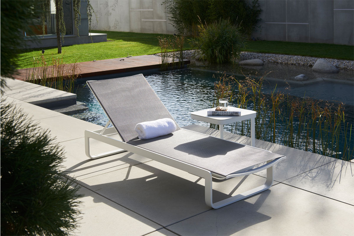 Duo de bains de soleil en aluminium + table basse - ROMY