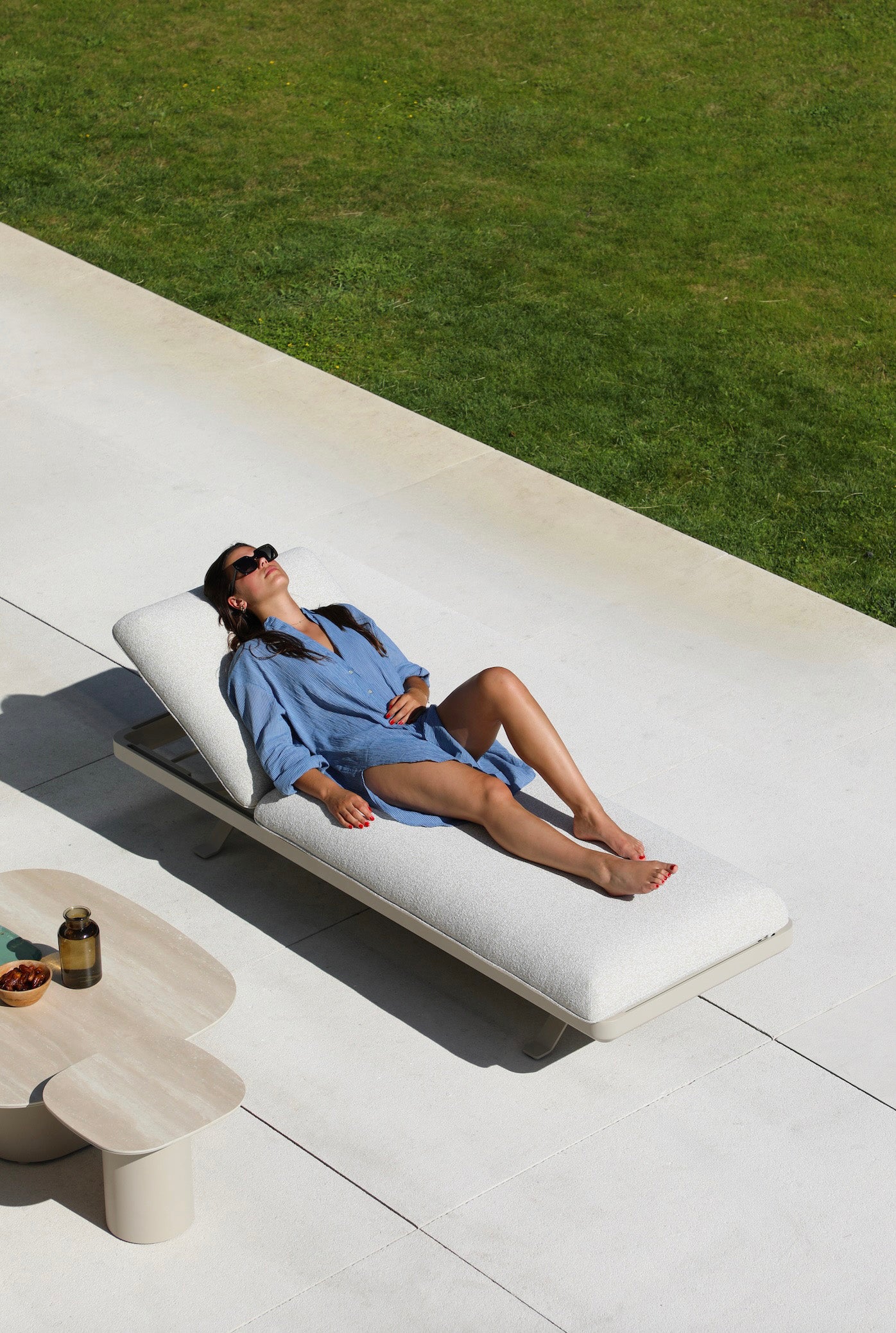 Lit de piscine / bain de soleil design en aluminium - CAMILLE