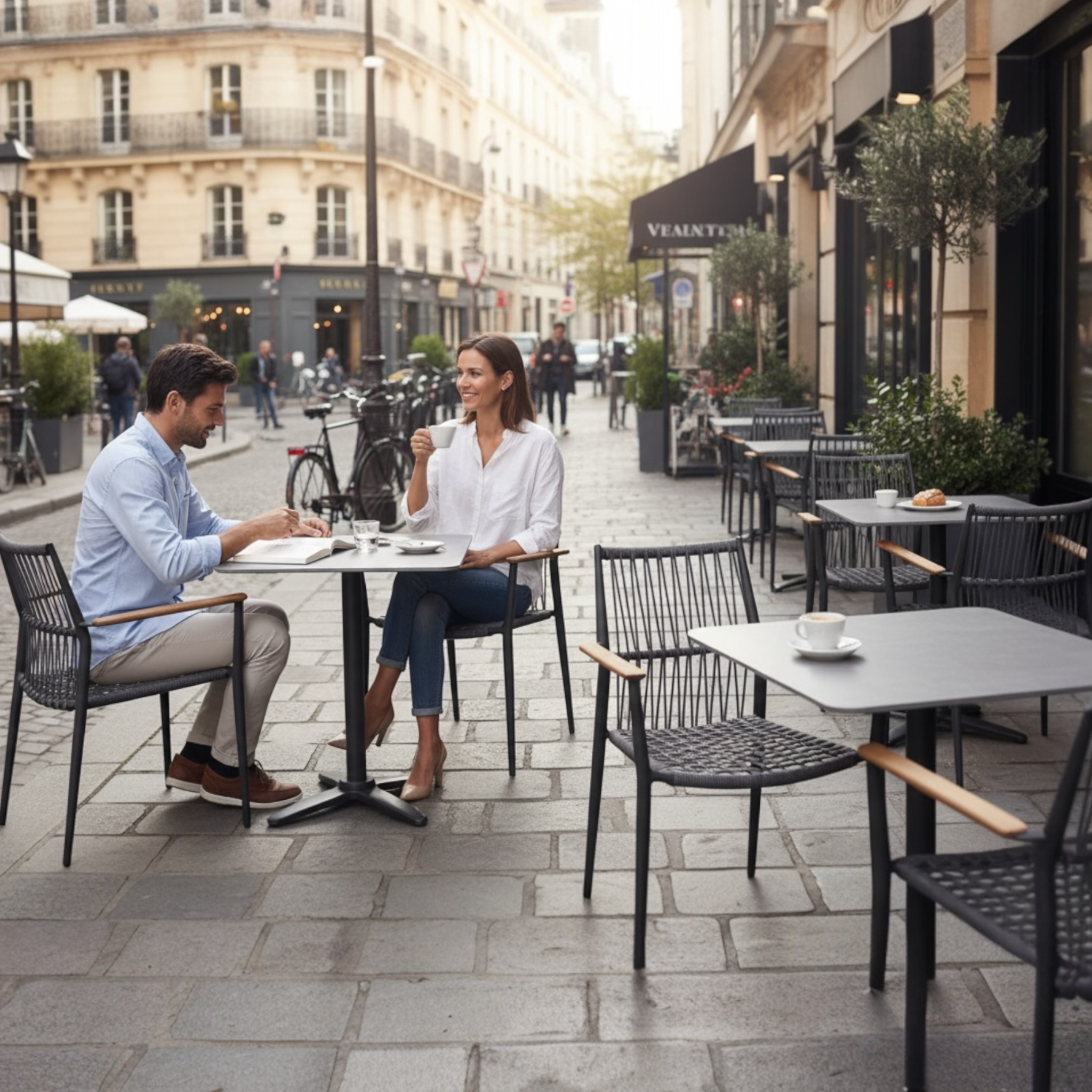 Table carrée bistro en aluminium noir - SARRAN
