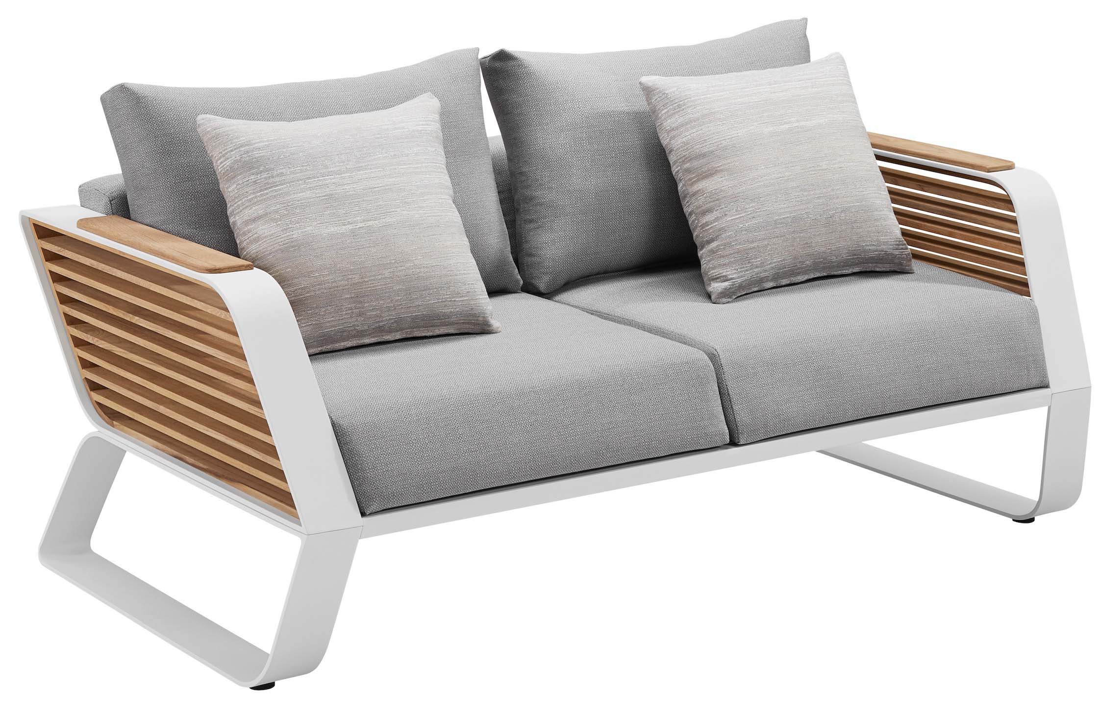 Salon de jardin haut de gamme en aluminium blanc et Teck FSC aux lattes fines, coussins gris clair luxueux, design épuré.