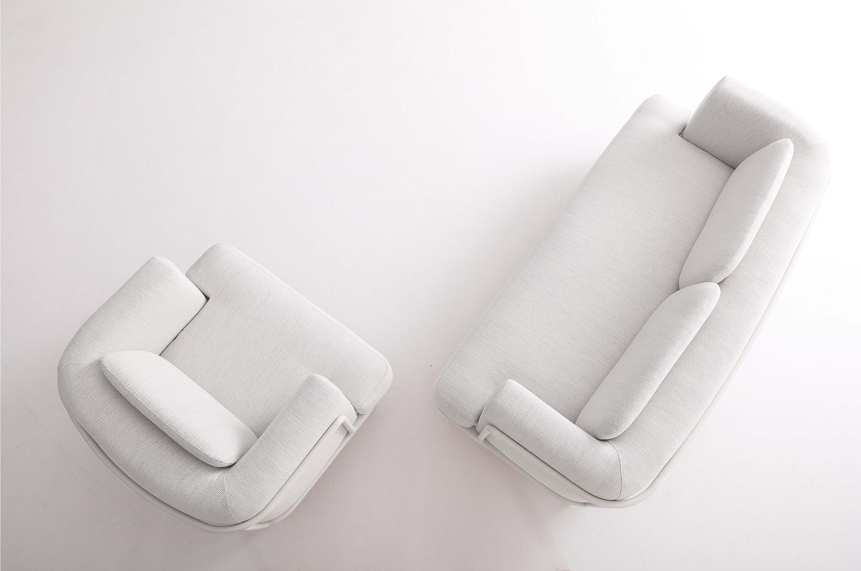 Canapé et fauteuil d’extérieur en aluminium haut de gamme blanc, design minimaliste méditerranéen, coussins en tissu oléfine .