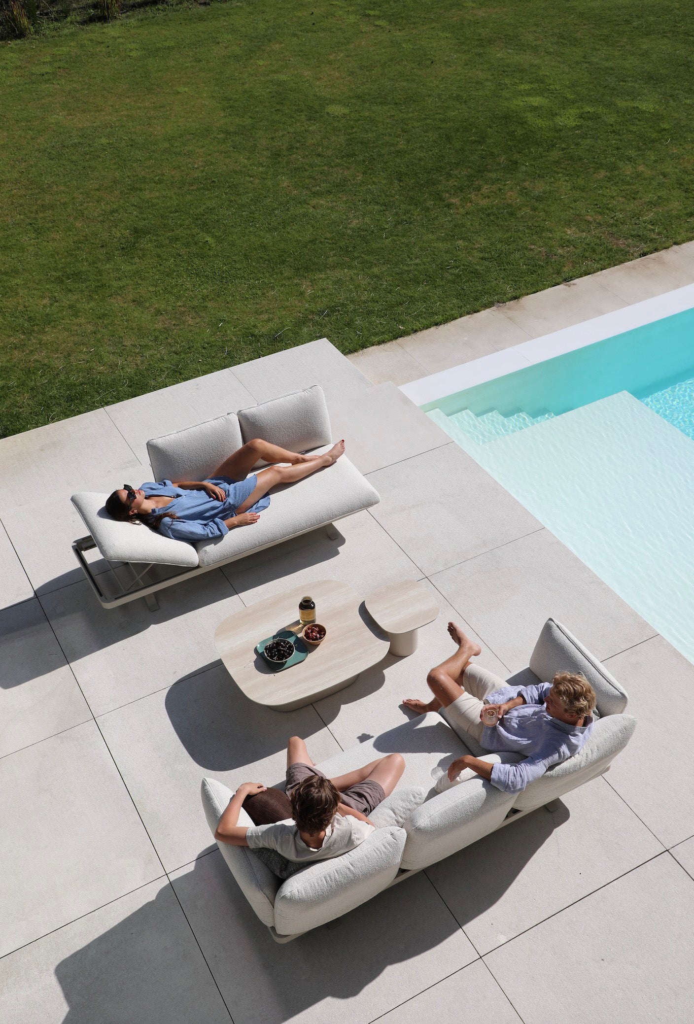 Canapé 3 places de jardin / bain de soleil en aluminium haut de gamme - CAMILLE