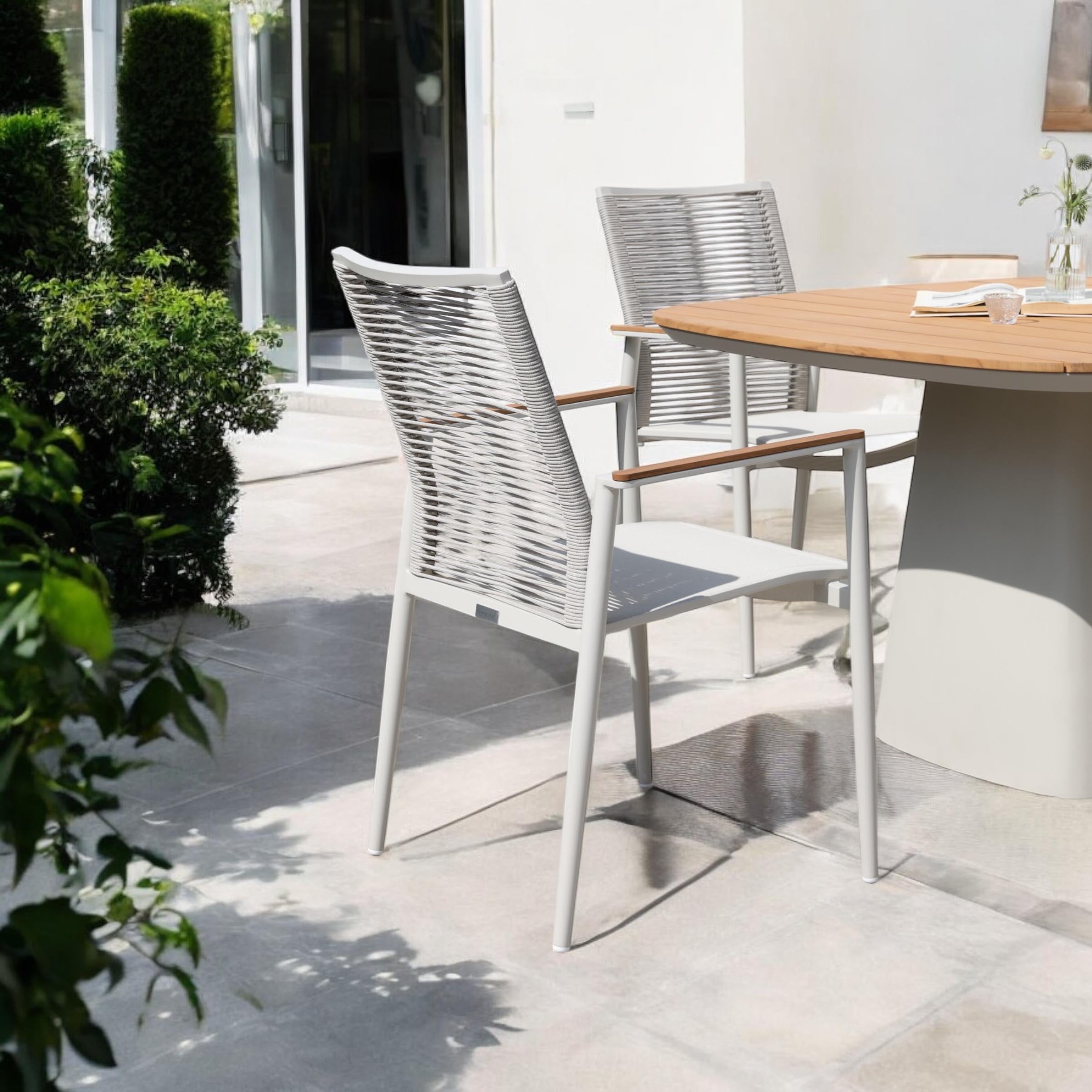 Chaise de jardin empilable en aluminium haut de gamme inoxydable beige avec tressage corde, accoudoirs en aluminium, design.