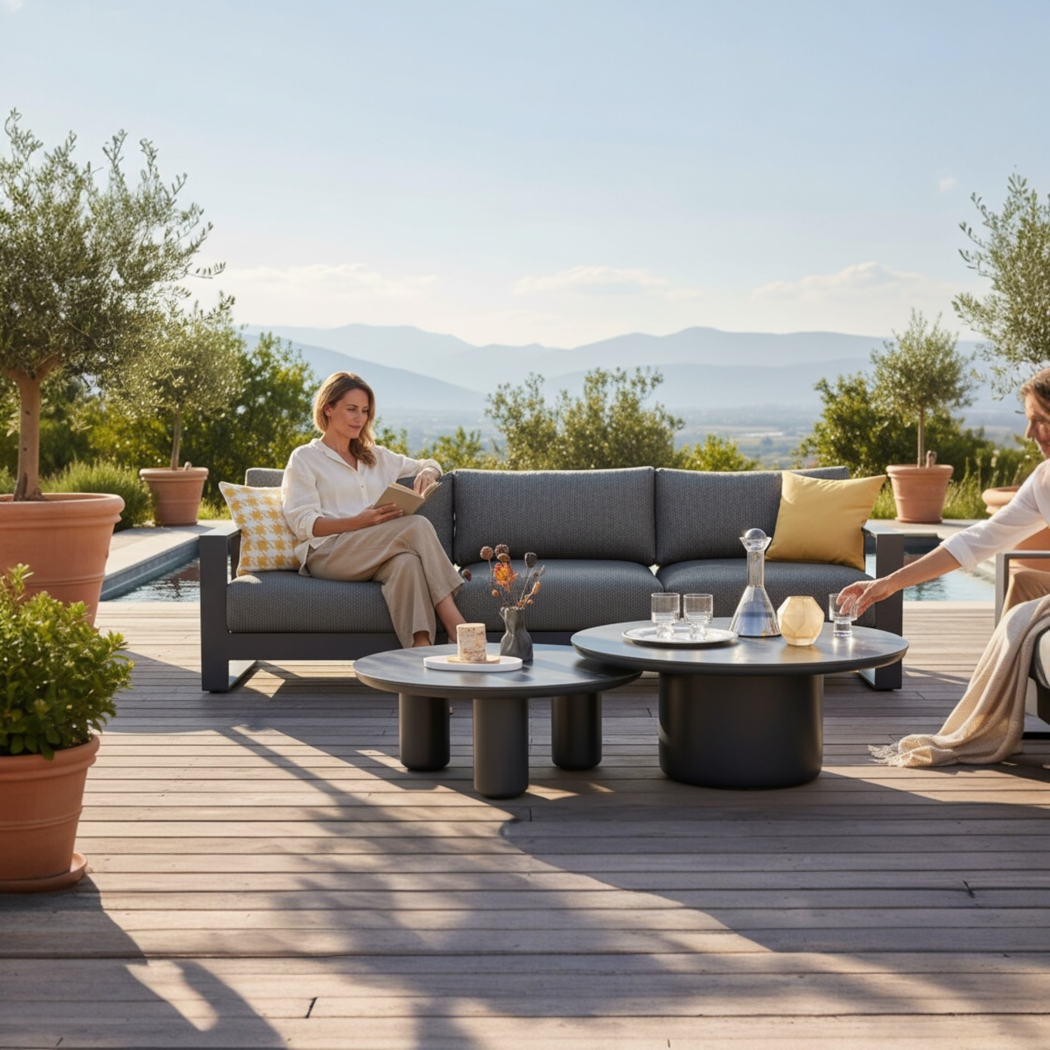 Canapé 3 places noir en aluminium haut de gamme avec tissu oléfine Sunproof, design premium modulable, ambiance luxe.