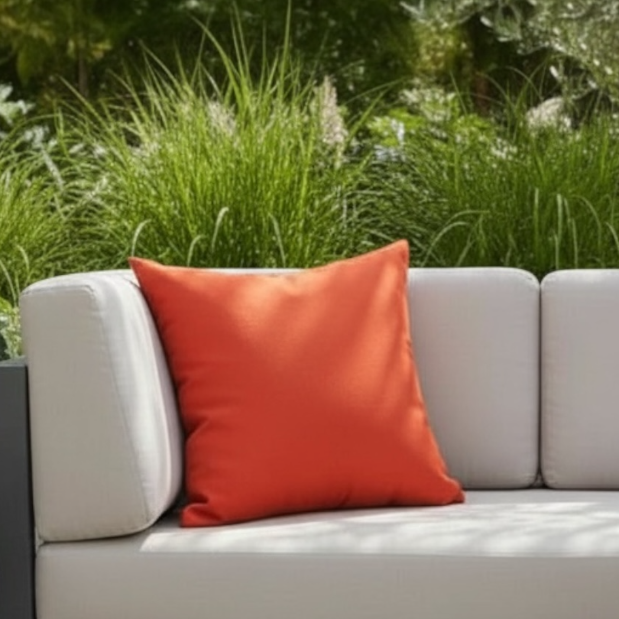 Coussin extérieur paprika SUNBRELLA, vue inclinée