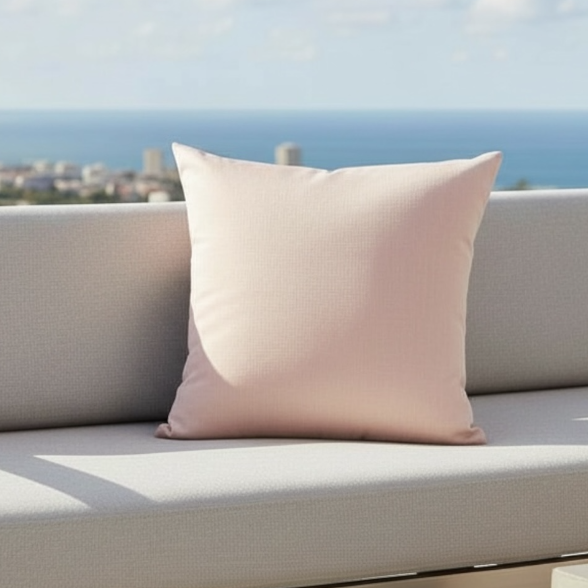 Coussin extérieur rose pâle SUNBRELLA, vue inclinée