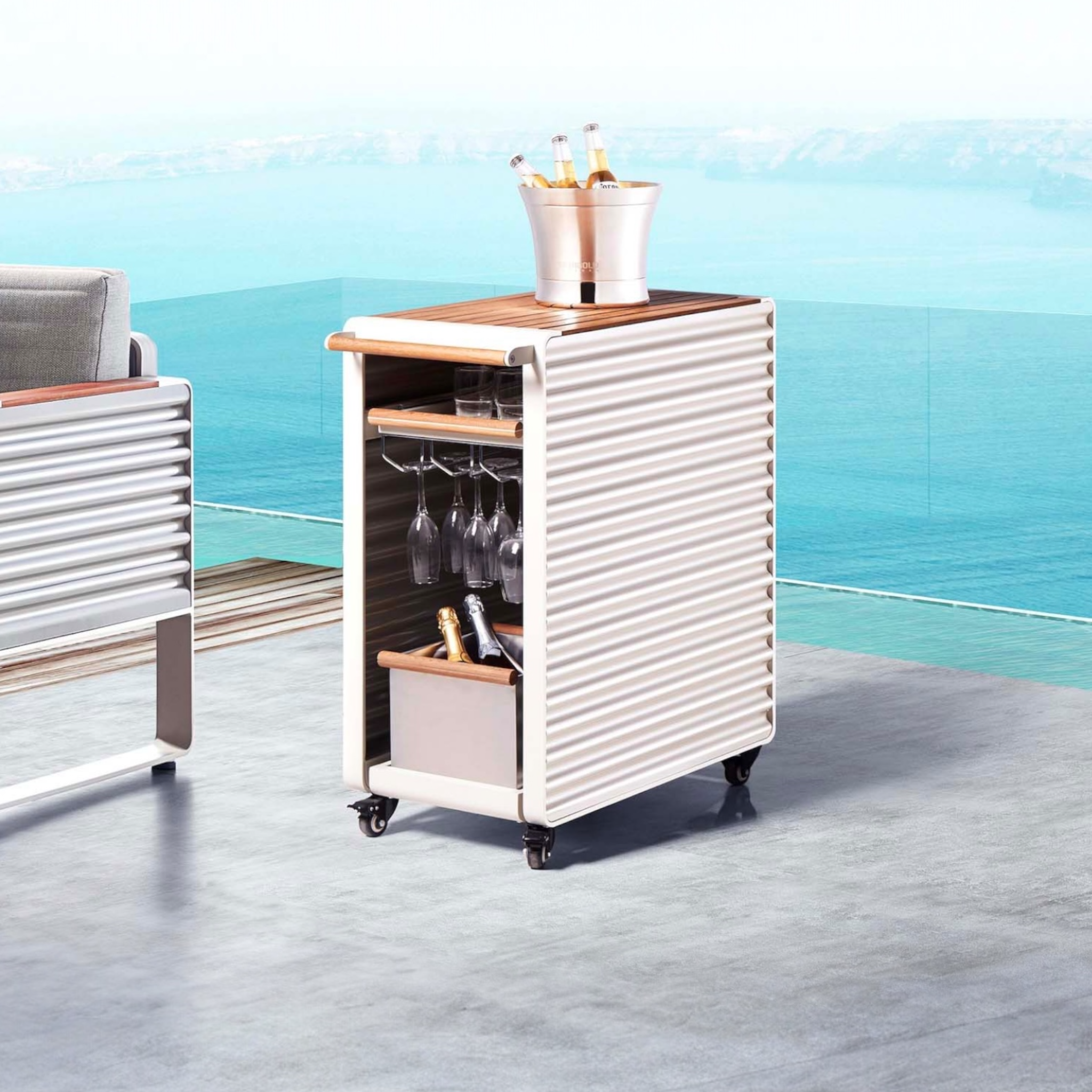 Desserte de jardin en aluminium beige avec plateau en teck et roulettes