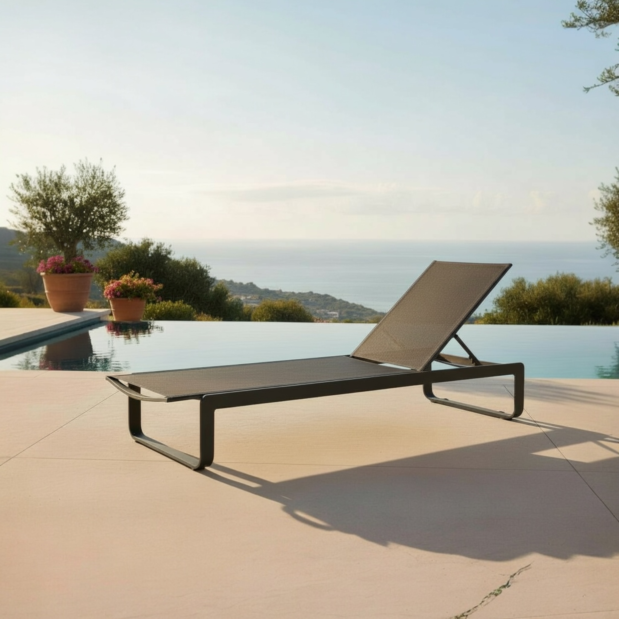 Lit de piscine / bain de soleil design en aluminium - ROMY NOIR