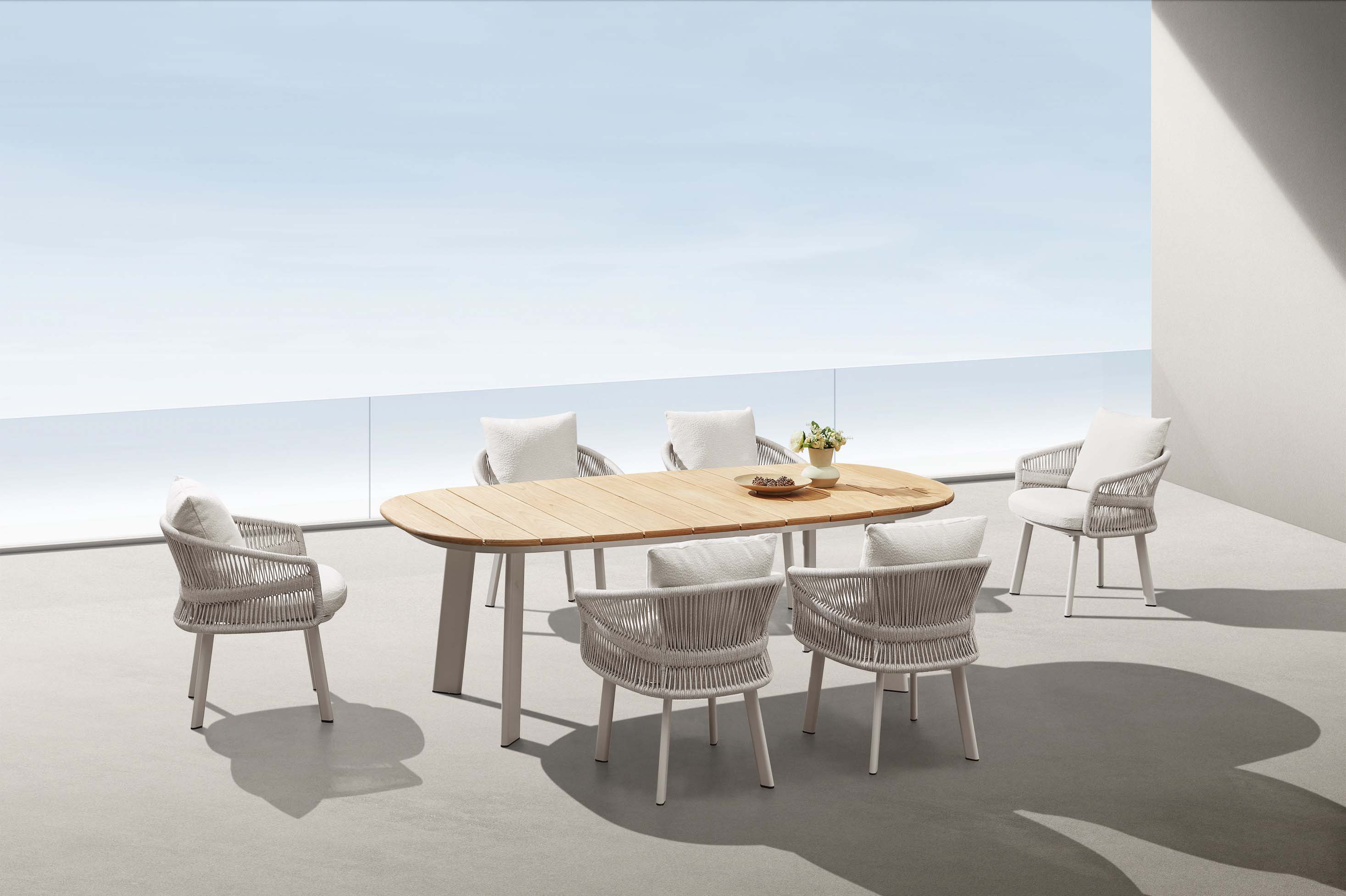 Ensemble repas extérieur luxueux 6 places avec table en Teck FSC massif et chaises en corde tressée beige, design italien.
