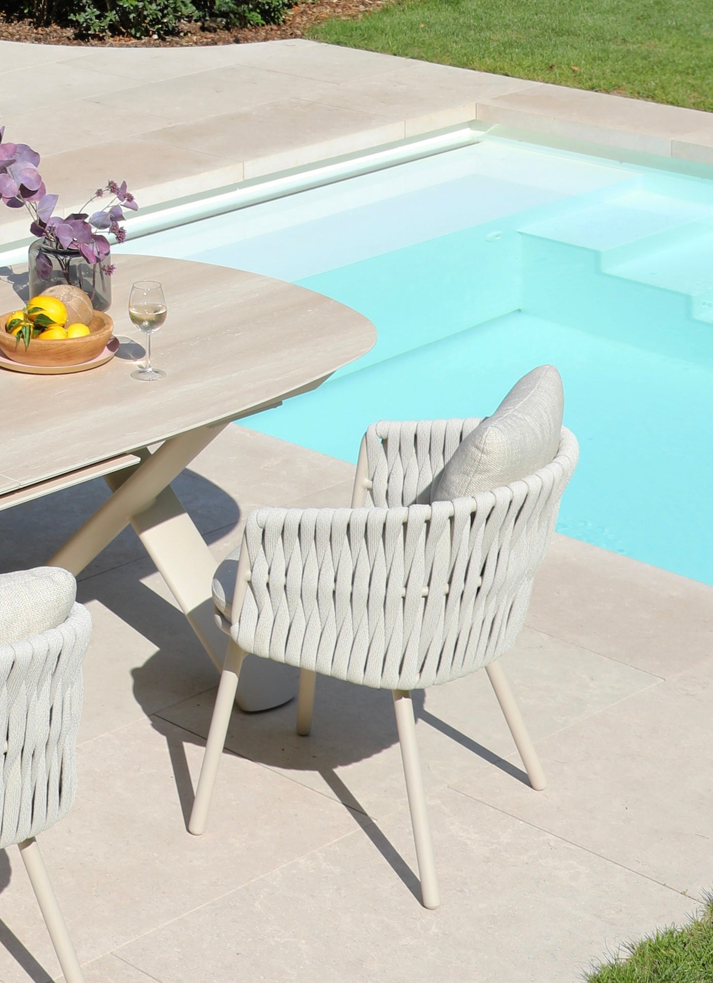 Fauteuil repas extérieur confortable en aluminium et corde - LIVIO BEIGE