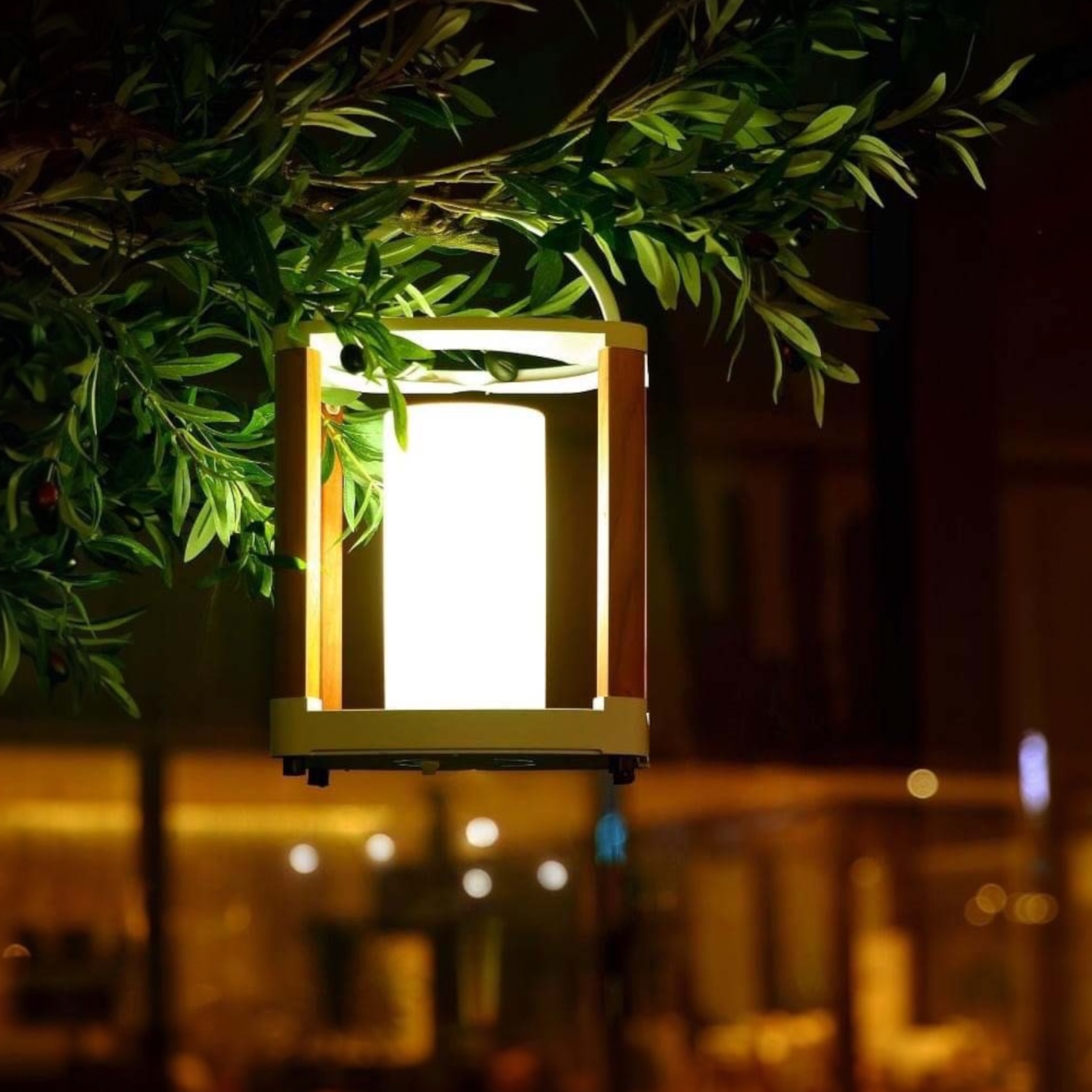 Lampe solaire d’extérieur AURORA blanche taille S avec structure ajourée et lumière chaude