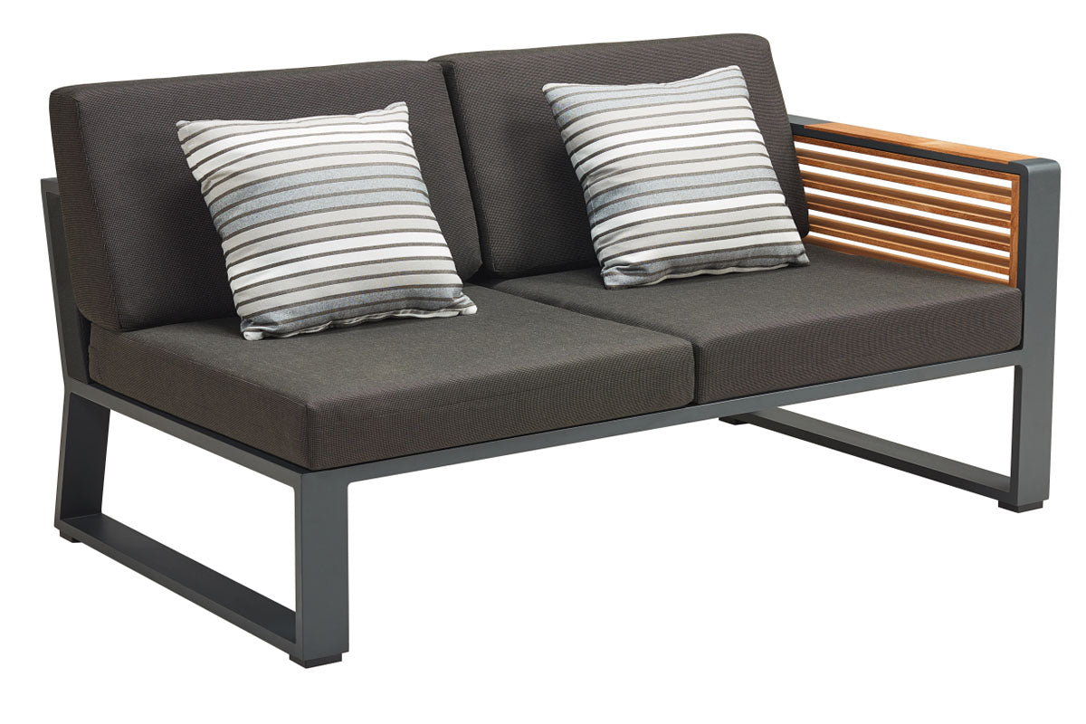 Méridienne gauche luxe en aluminium design, accoudoir en bois Teck FSC, coussins gris en tissu 100% Oléfine déhoussables.