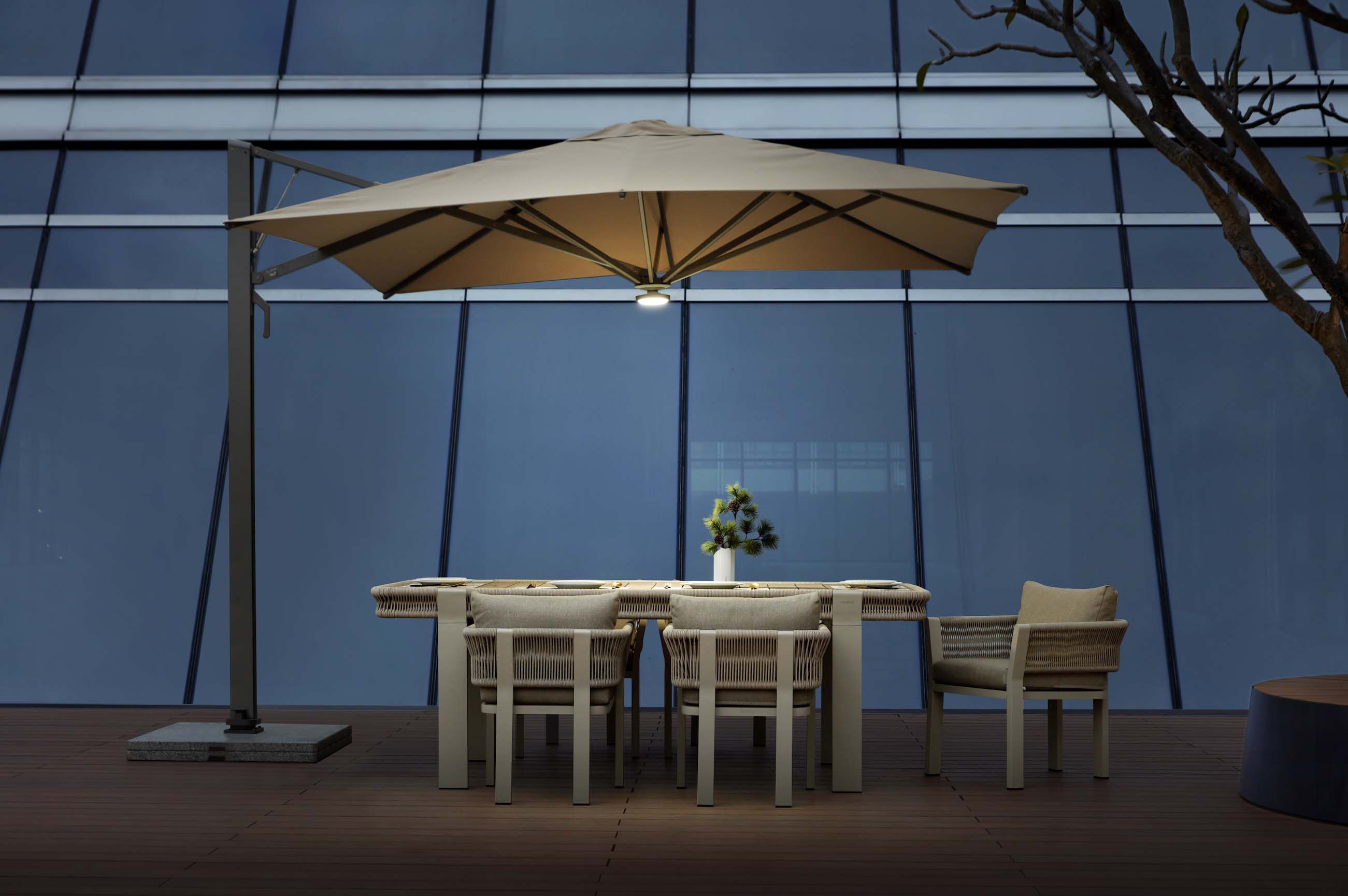 Parasol en aluminium gris avec toile beige acrylique