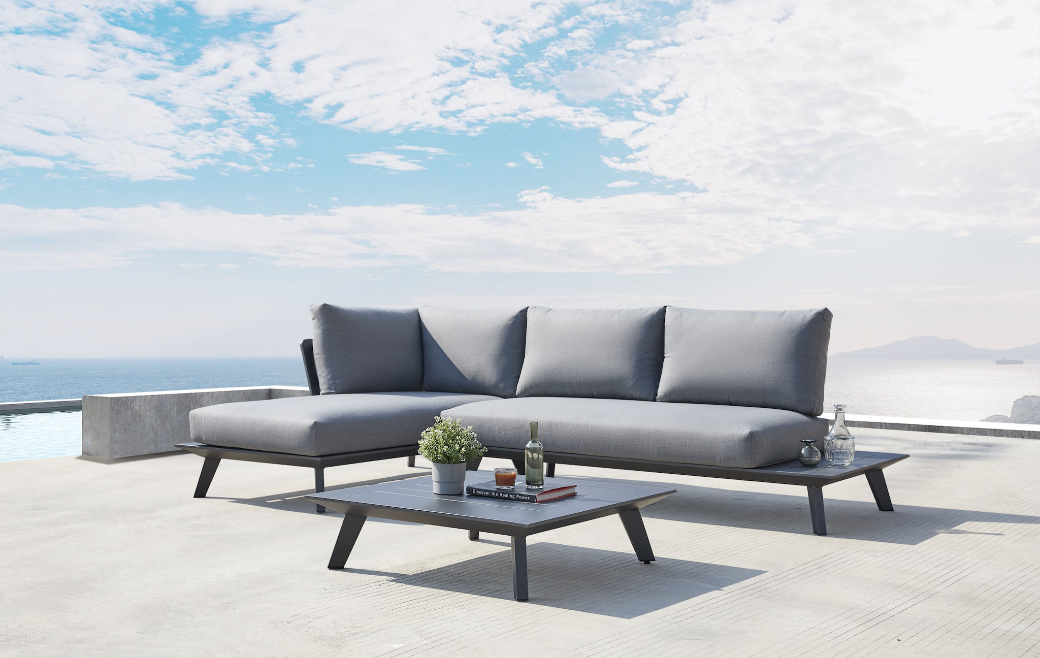 Salon d'angle design en aluminium inoxydable noir avec tissu 100% Oléfine déperlant et déhoussable, mobilier terrasse.