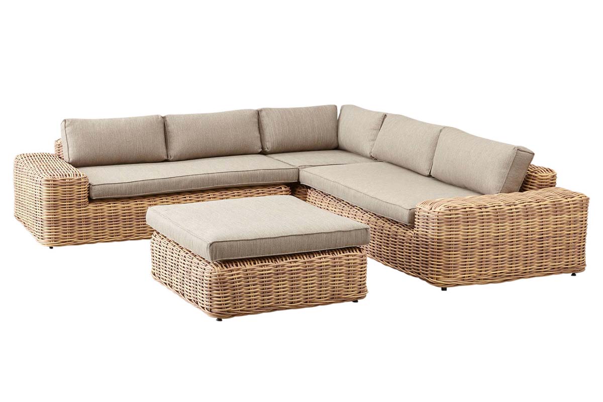 Salon de jardin design en résine tressée ronde couleur naturelle, coussins épais en tissu 100% oléfine beige, style cosy.