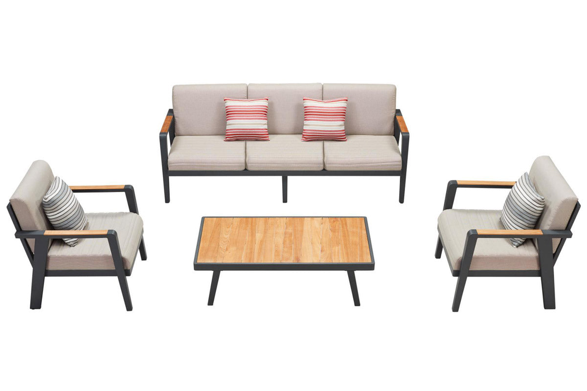 Salon de jardin en aluminium haut de gamme et teck FSC, canapé 3 places et deux fauteuils à coussins en tissu oléfine beige.