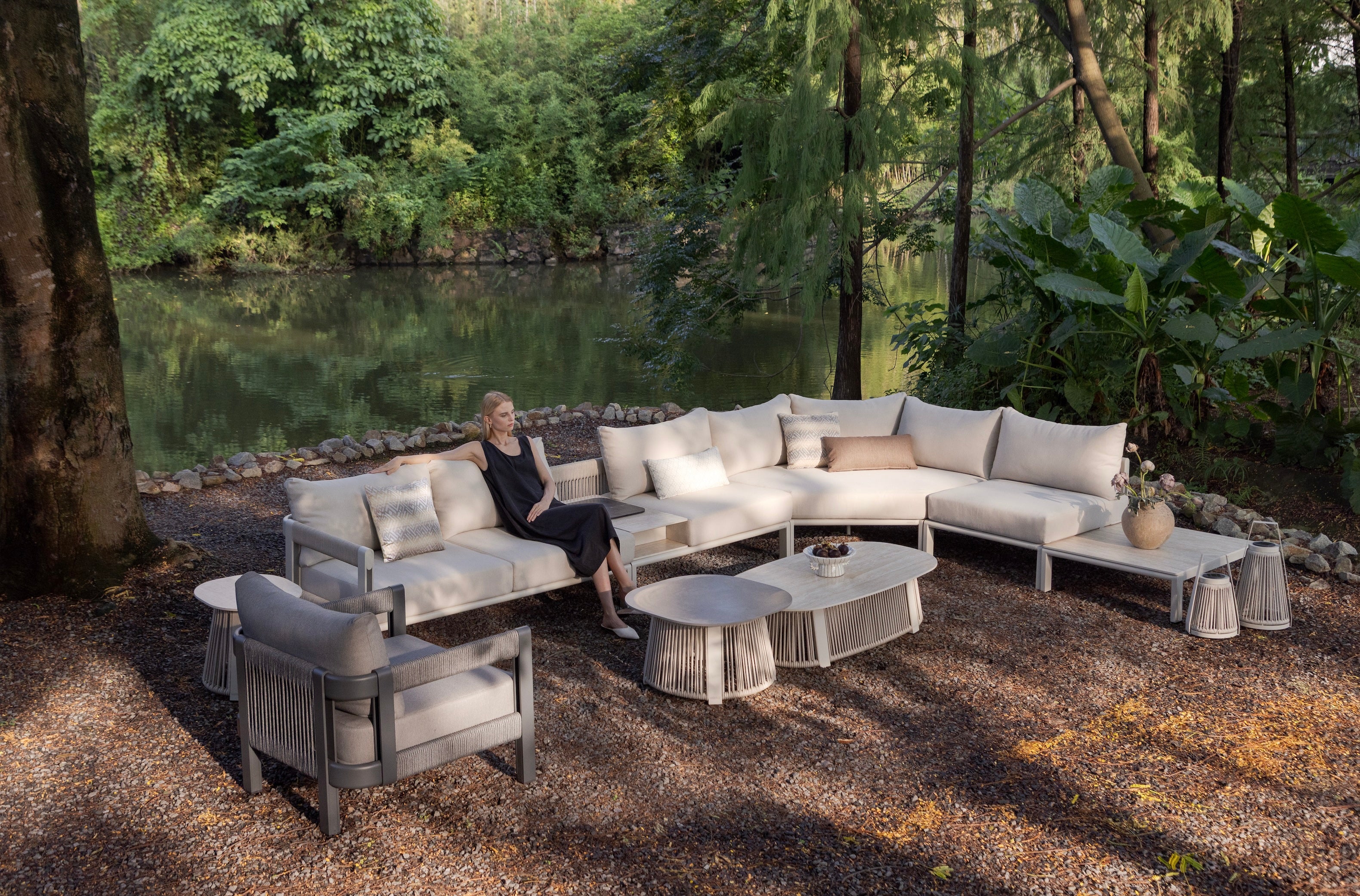 Grand salon d'angle extérieur en aluminium et corde, design italien, coussins en fibre oléfine 100% déhoussables