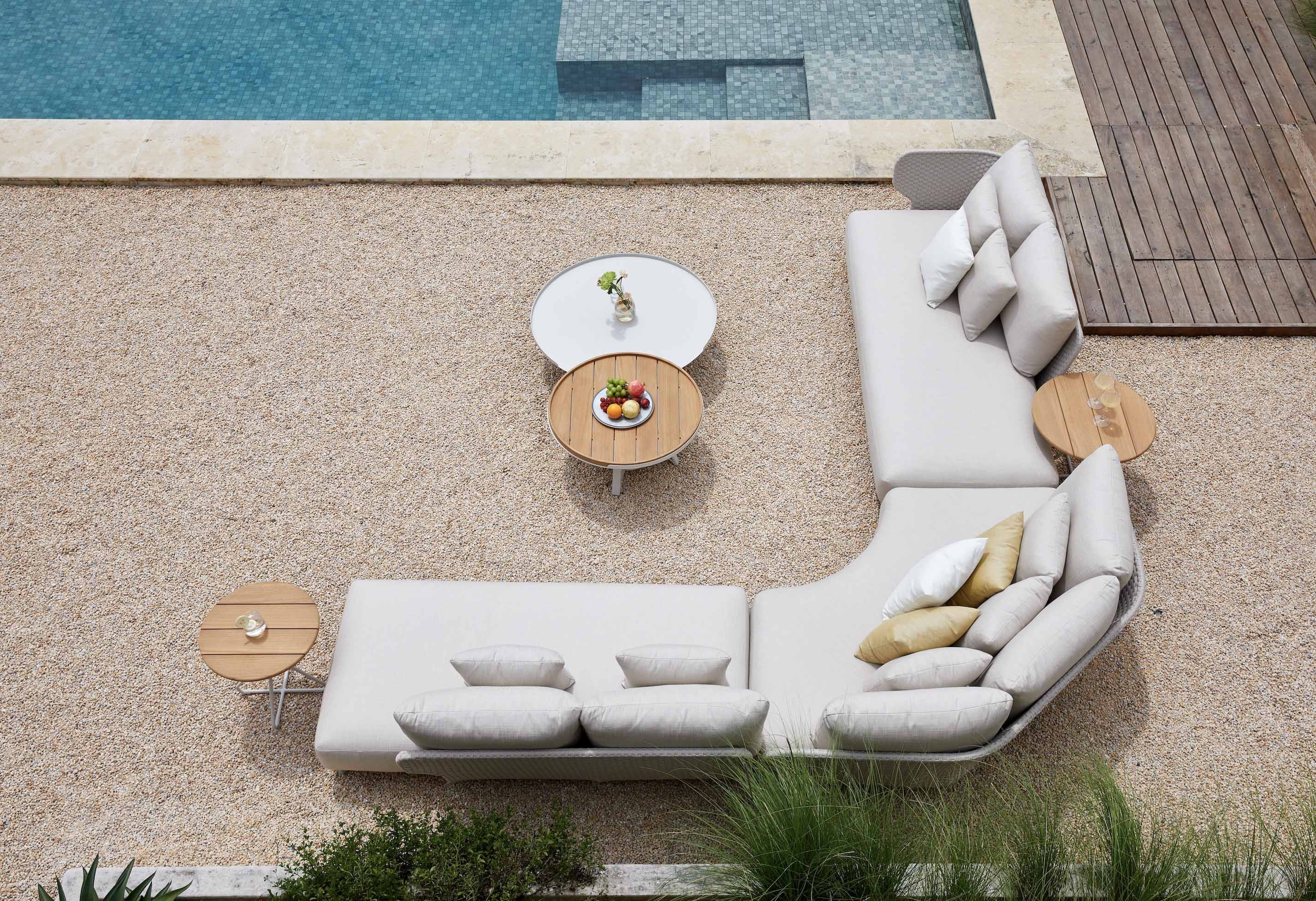 Salon de jardin d'angle avec structure en aluminium design et coussins en tissu 100% acrylique Agora beige, assises en corde.