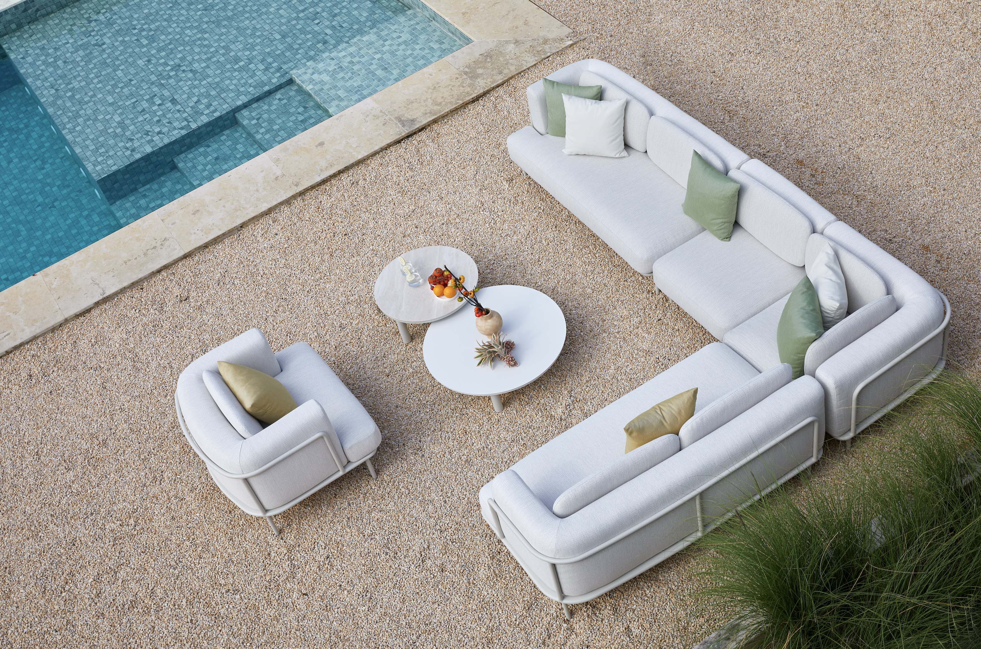 Canapé d'angle extérieur en aluminium haut de gamme blanc avec tissu oléfine déperlant et déhoussable, mousse Quick Dry.