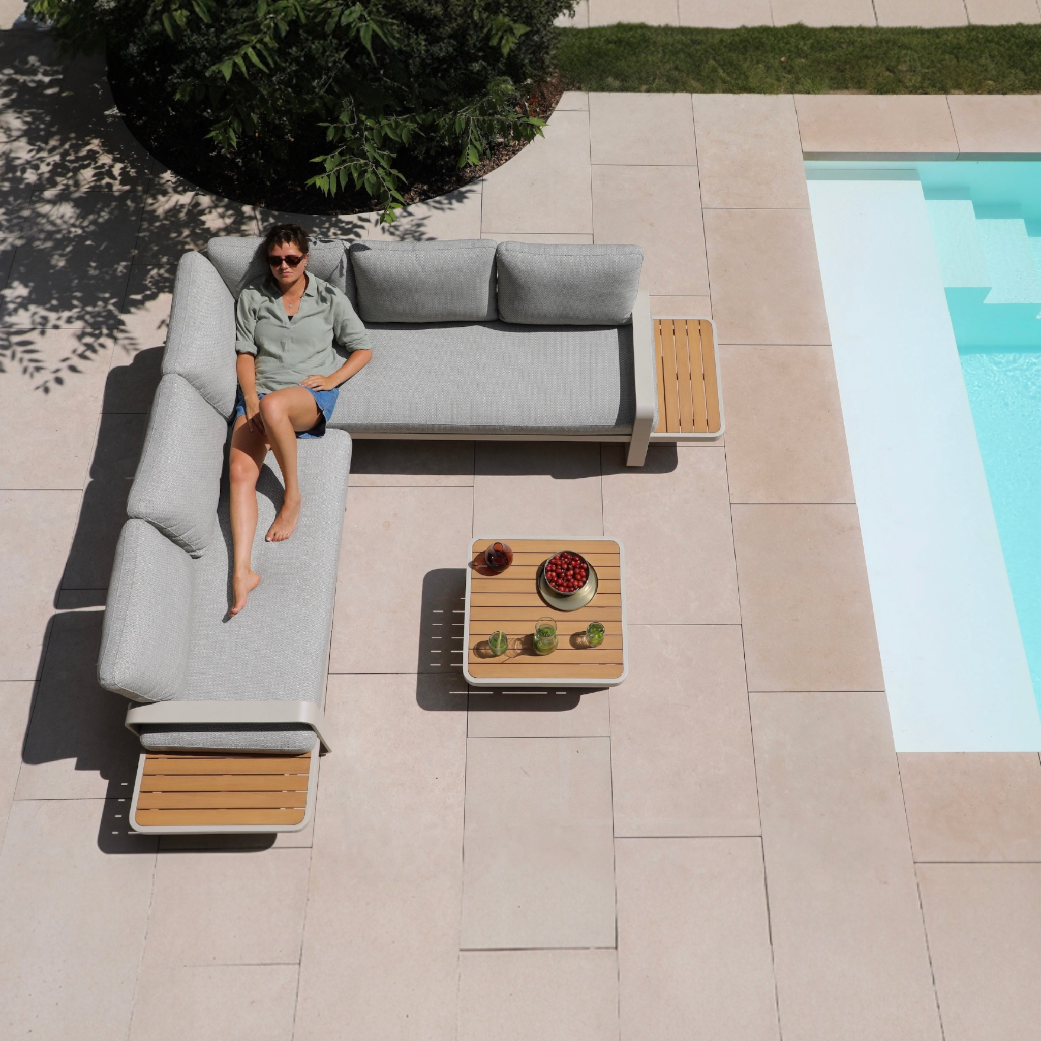 Salon bas de jardin en angle design de luxe Emilia