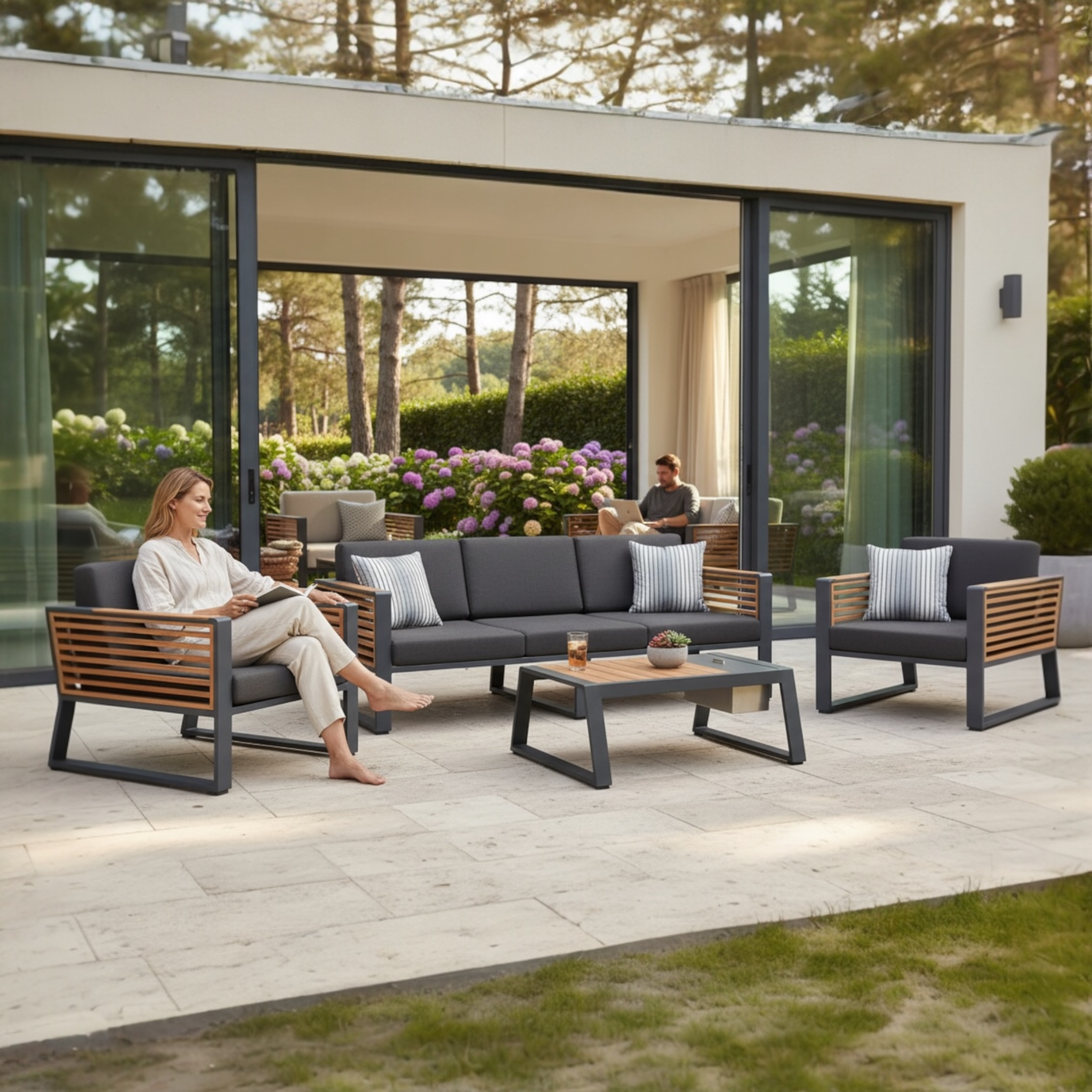 Ensemble COFY BIS avec canapé 3 places, deux fauteuils et table basse en teck.