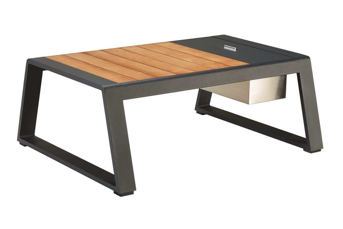Table basse de jardin en aluminium peint noir et plateau en Teck FSC, design minimaliste et élégant, finition luxe Higold.