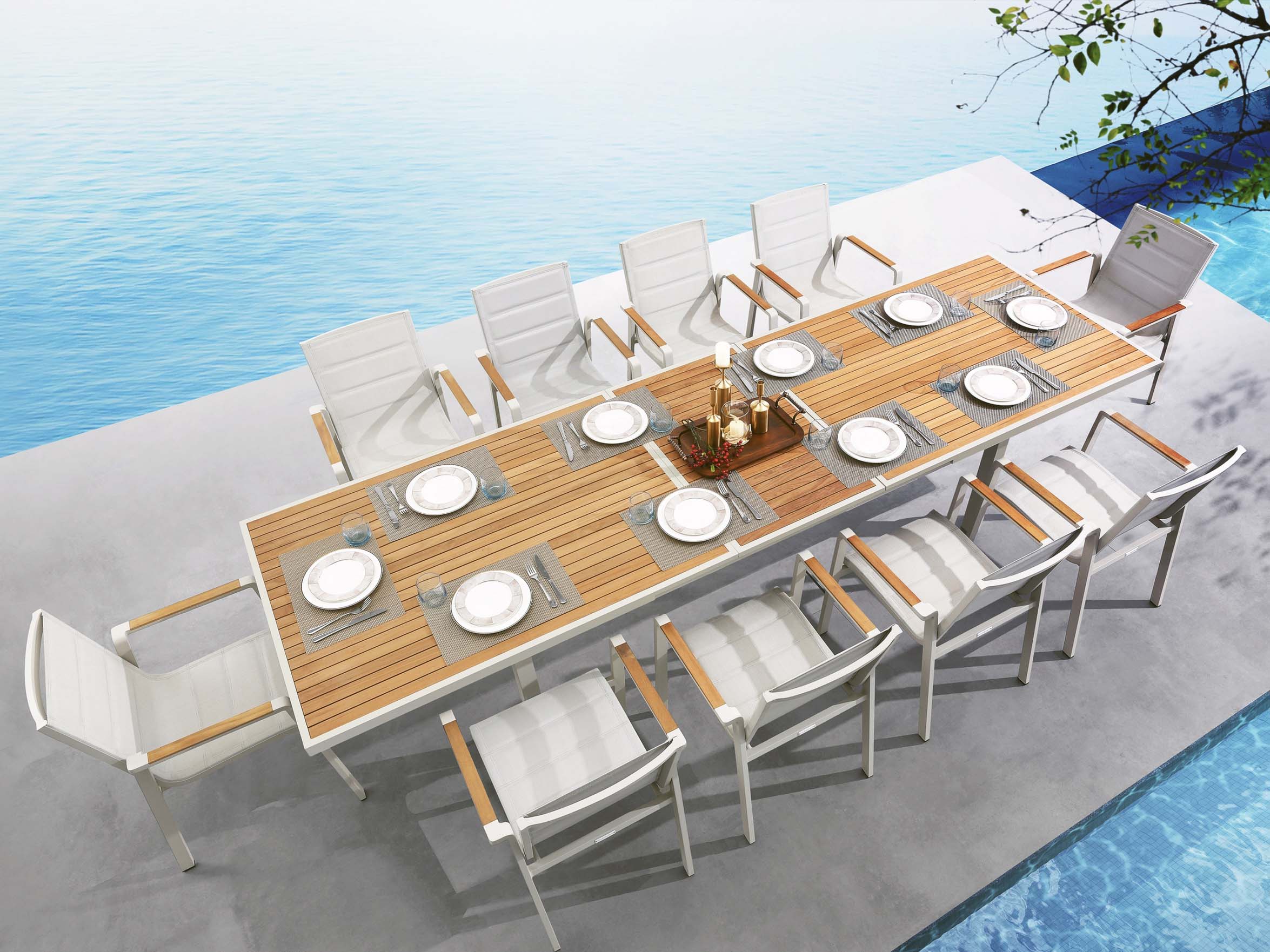 Ensemble repas extensible en aluminium haut de gamme et teck FSC, 10 places, chaises avec tissu oléfine beige, housses.