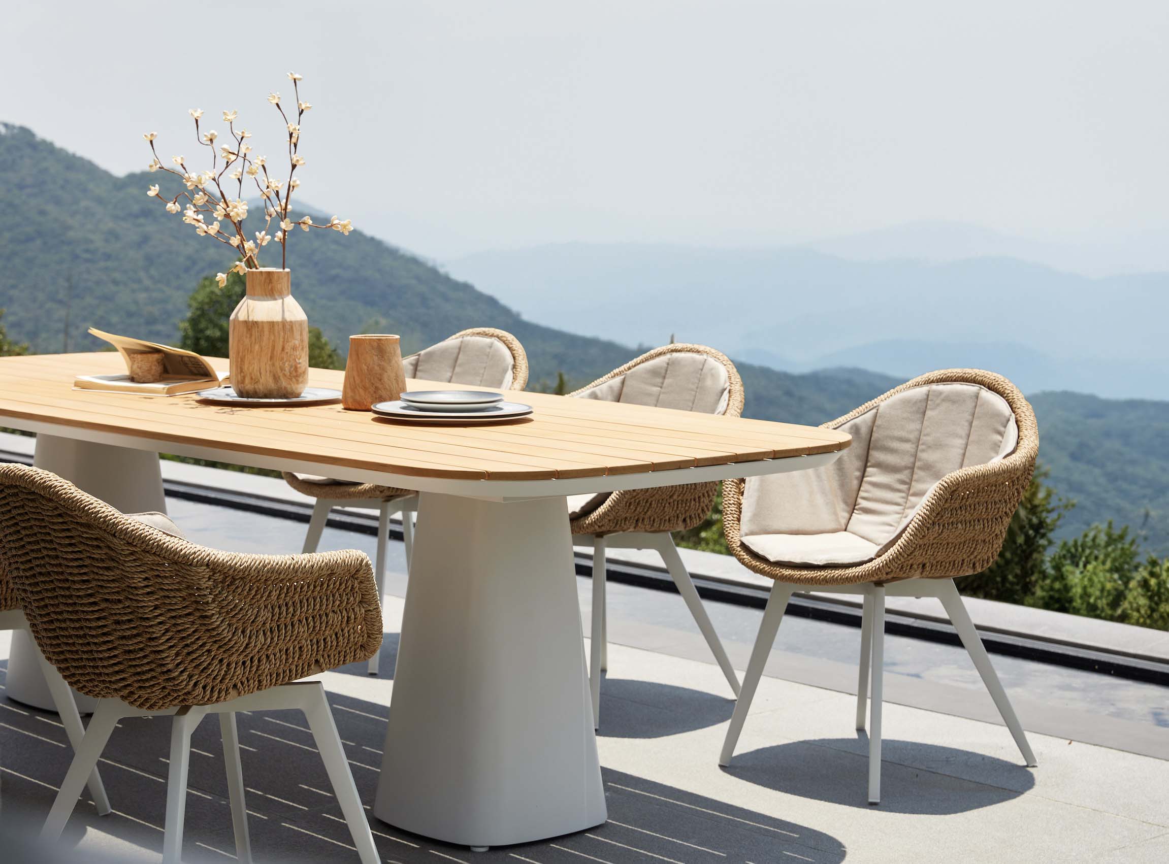 Table repas de jardin haut de gamme en aluminium - avec plateau en teck - MILO