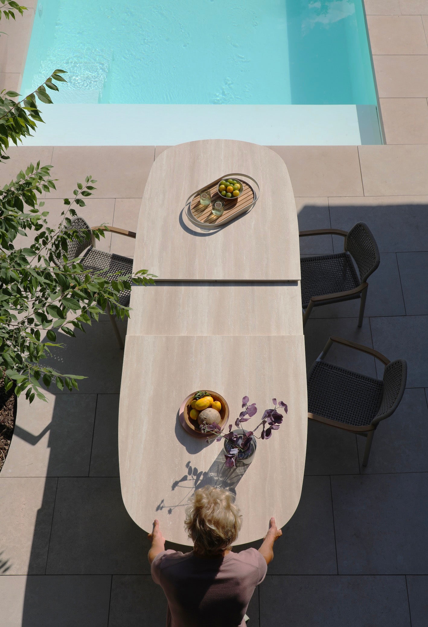 Table ovale extensible en aluminium avec plateau céramique - LIVIO BEIGE