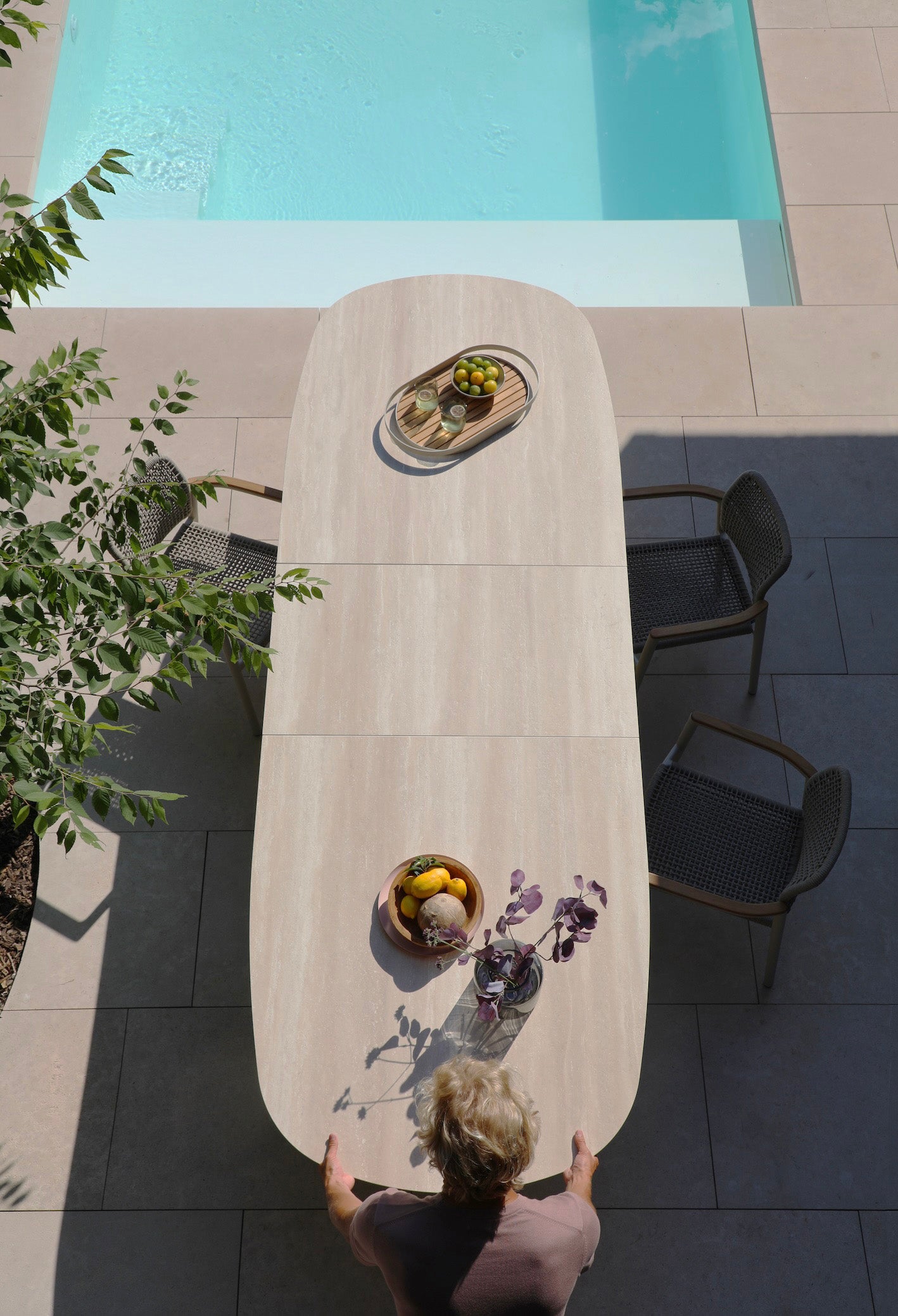 Table ovale extensible en aluminium avec plateau céramique - LIVIO BEIGE