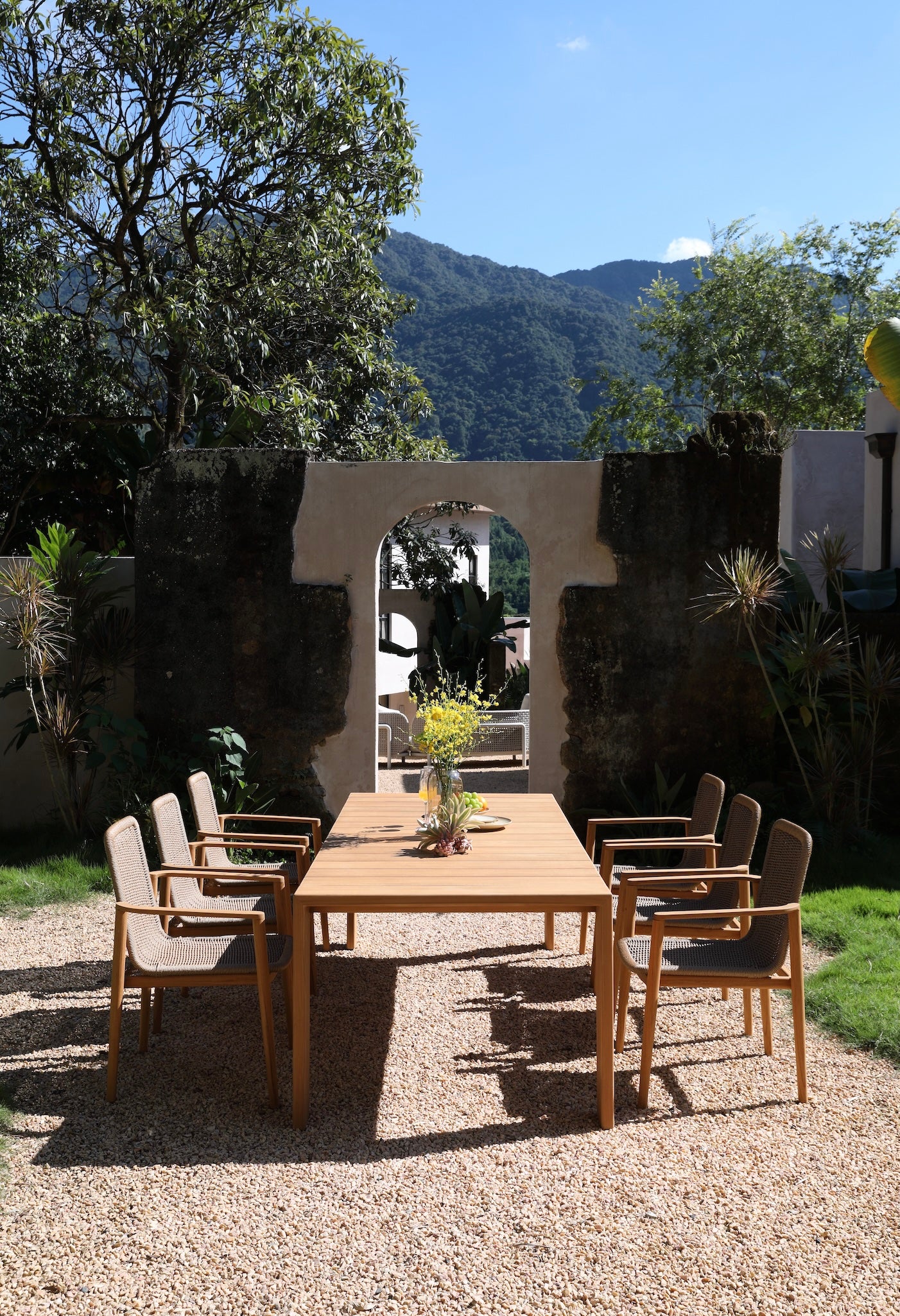 Table repas haut de gamme en teck massif - PAULA