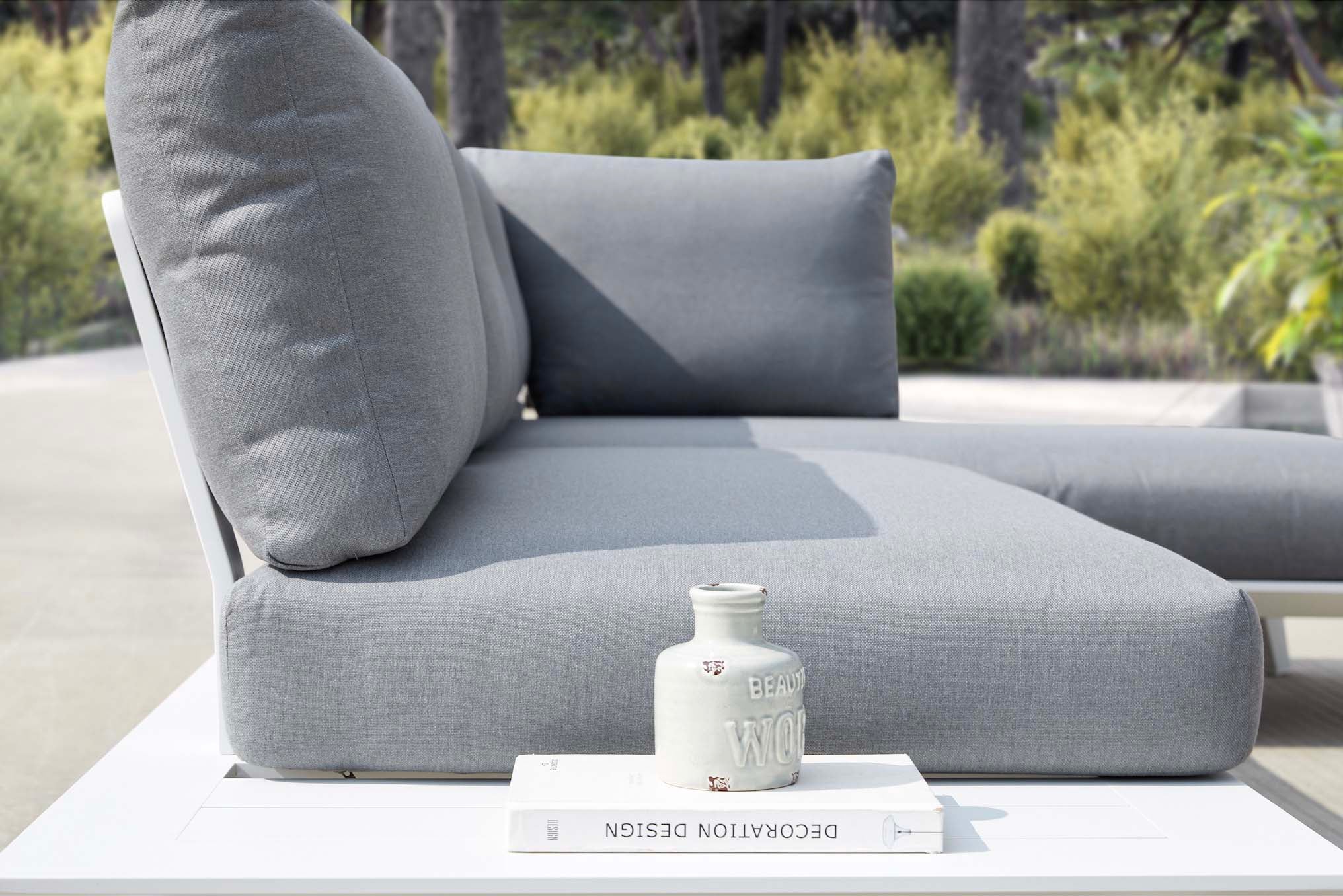 Canapé de jardin modulable blanc avec structure aluminium inoxydable, coussins en tissu 100% Oléfine.