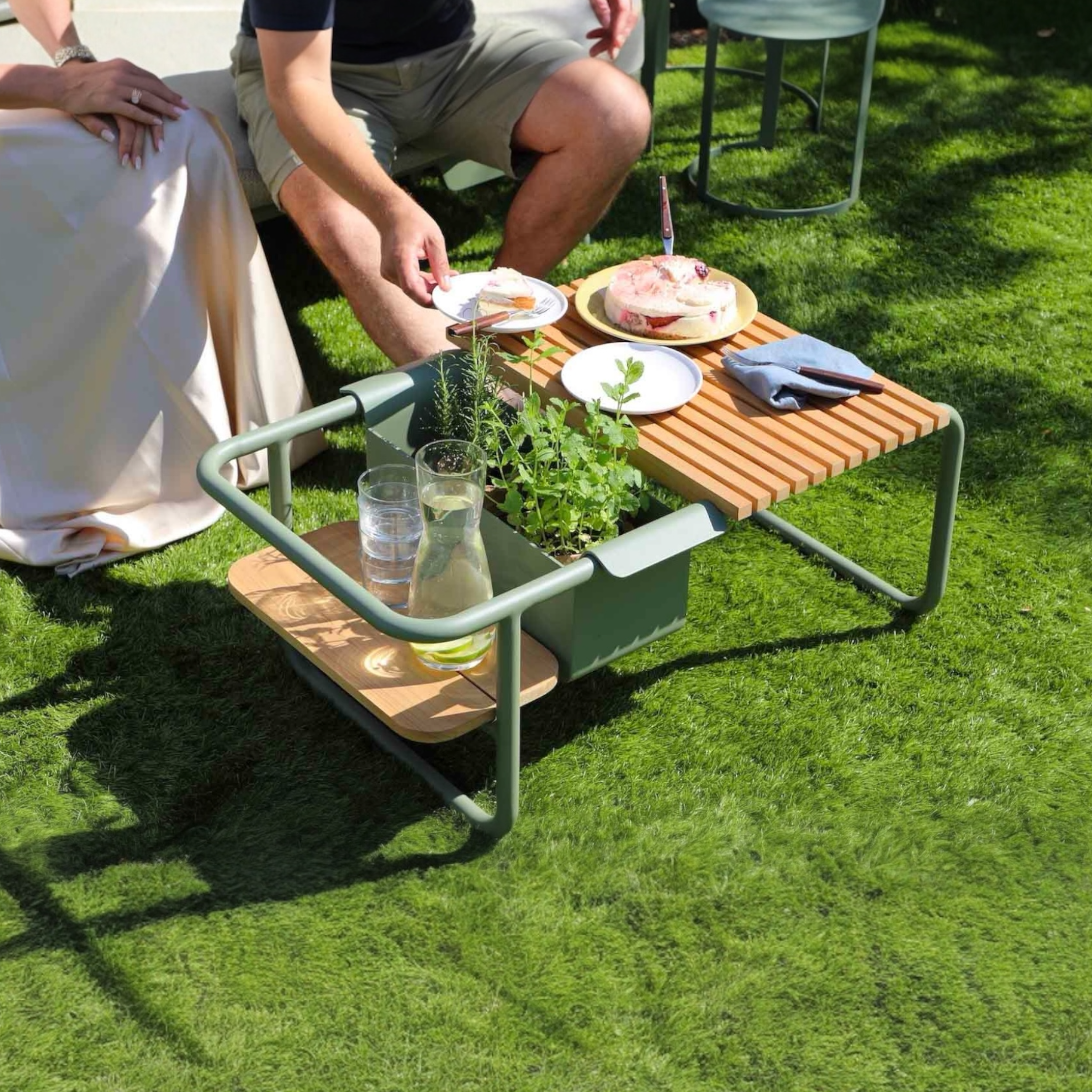 Table basse extérieure SUNNY en aluminium avec lignes épurées et structure robuste