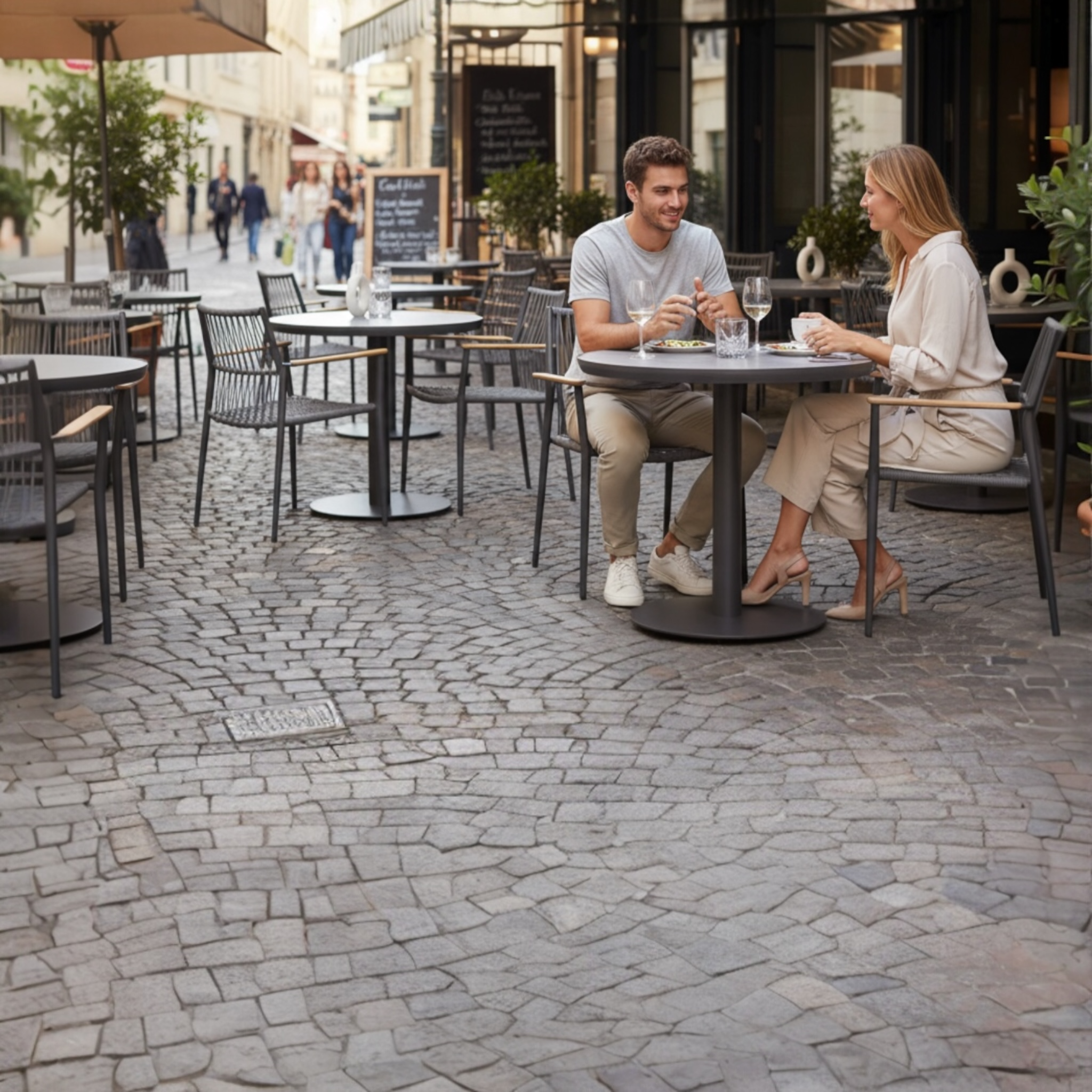 Table ronde pour terrasse en aluminium noir