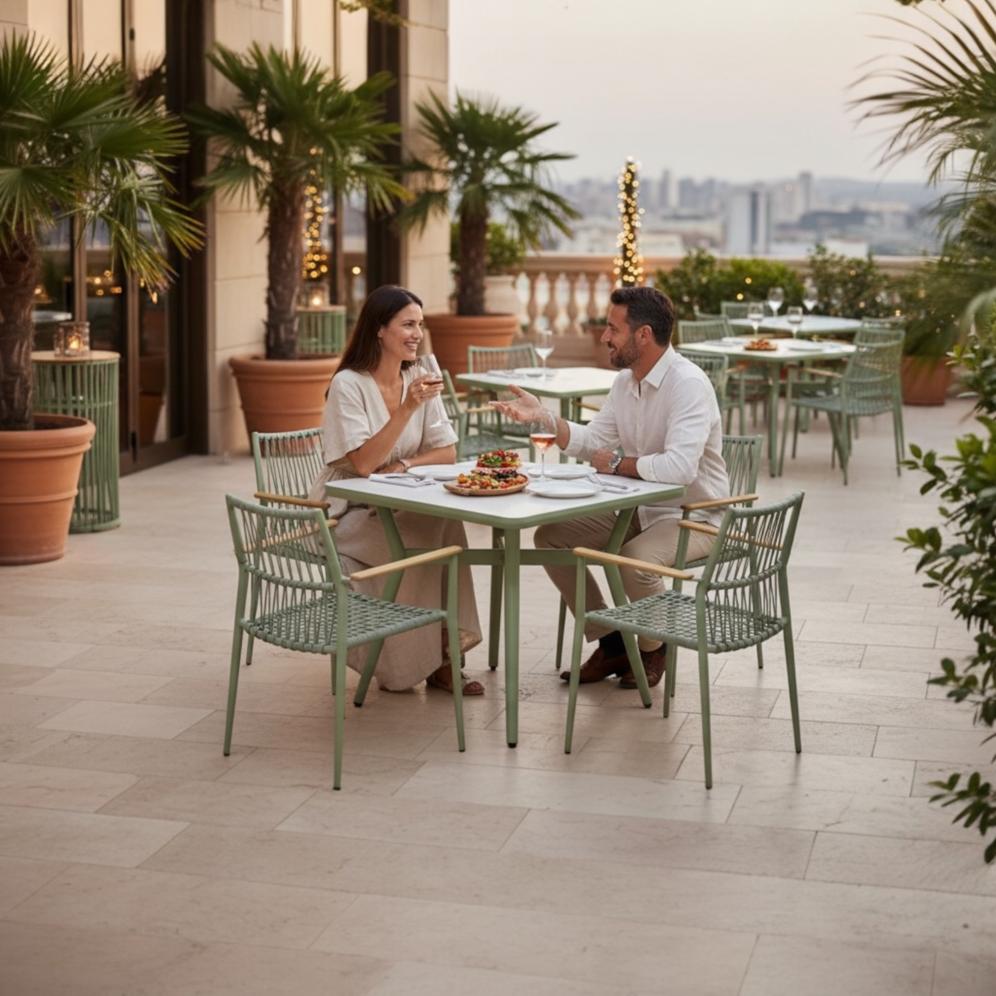 Table de terrasse Carrée 90cm en aluminium vert Sarran