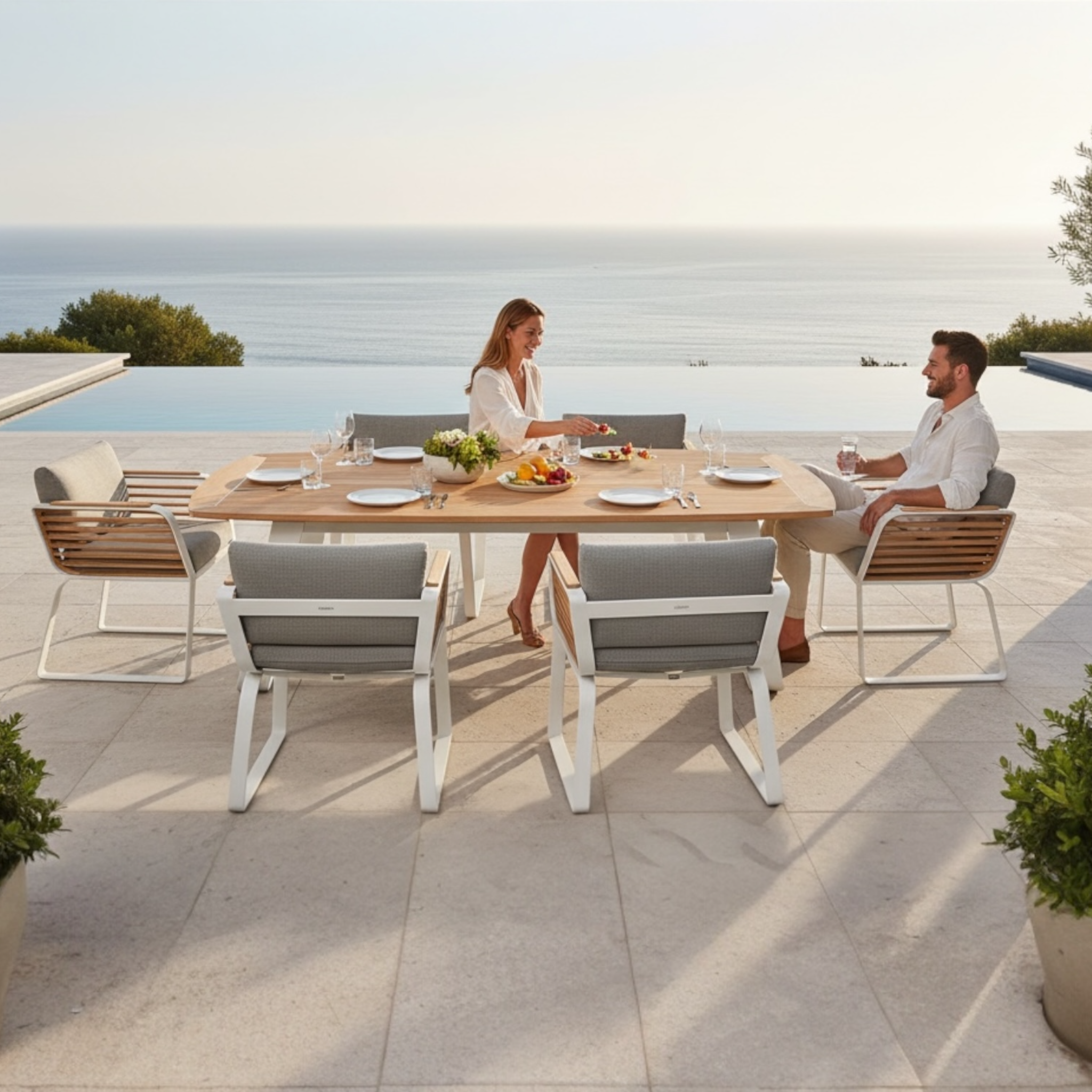 Ensemble repas AILY haut de gamme en aluminium blanc, teck naturel et coussins gris