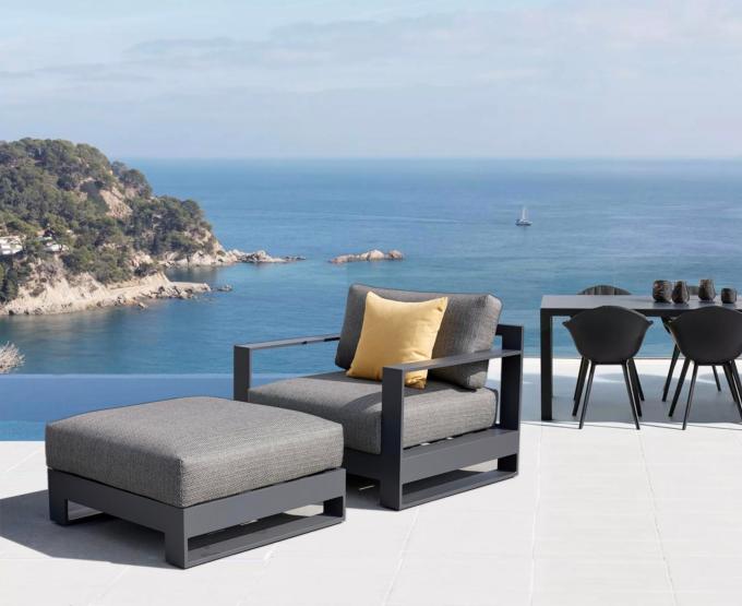 Fauteuil et son repose-pied de jardin design de luxe en aluminium - IRIS NOIR