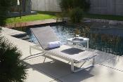 Duo de bains de soleil en aluminium + table basse - ROMY