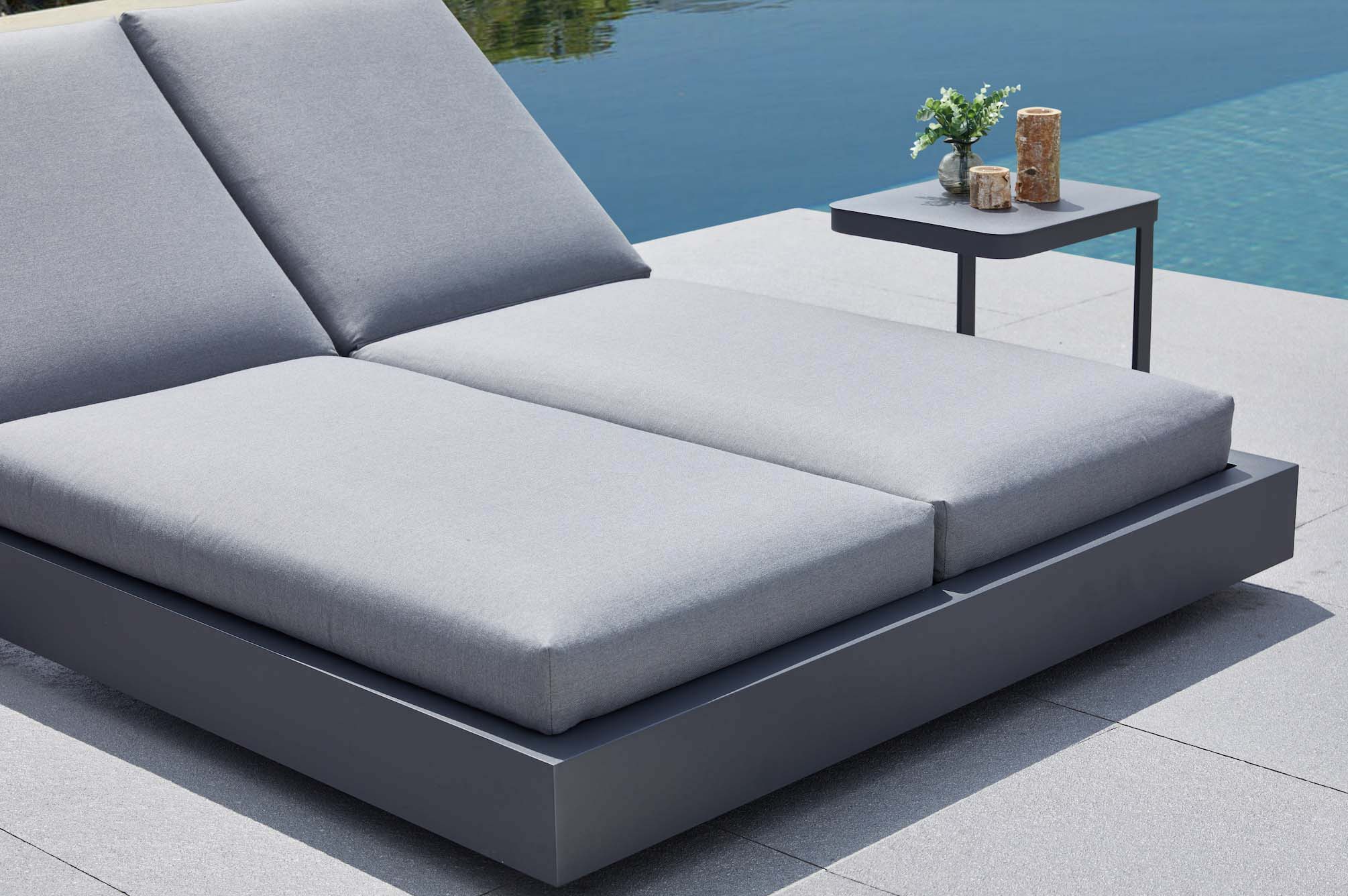 Lit de piscine double luxe en aluminium - COMO BED NOIR