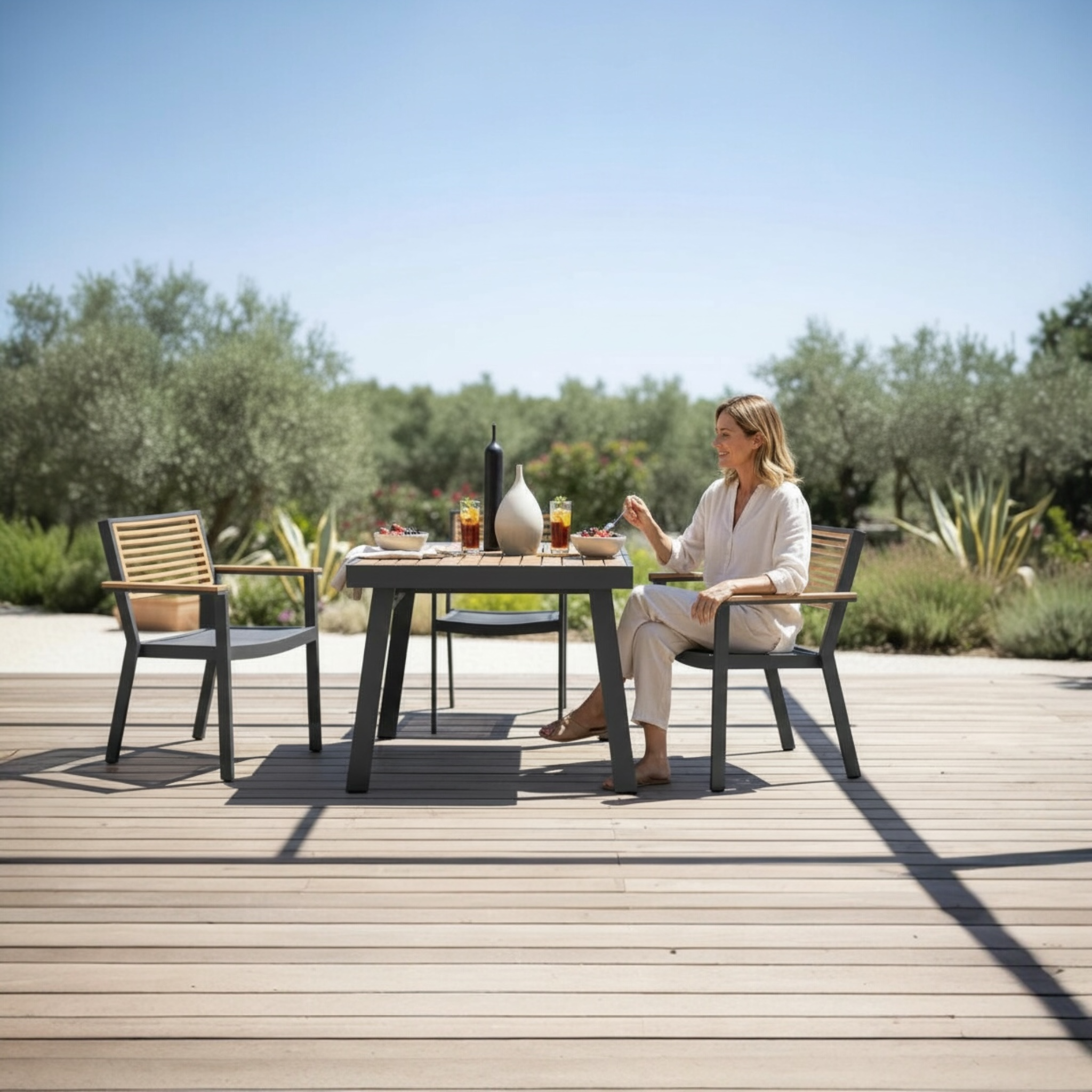 Table et fauteuil de jardin design pour balcon ou petit terrasse - York Noir
