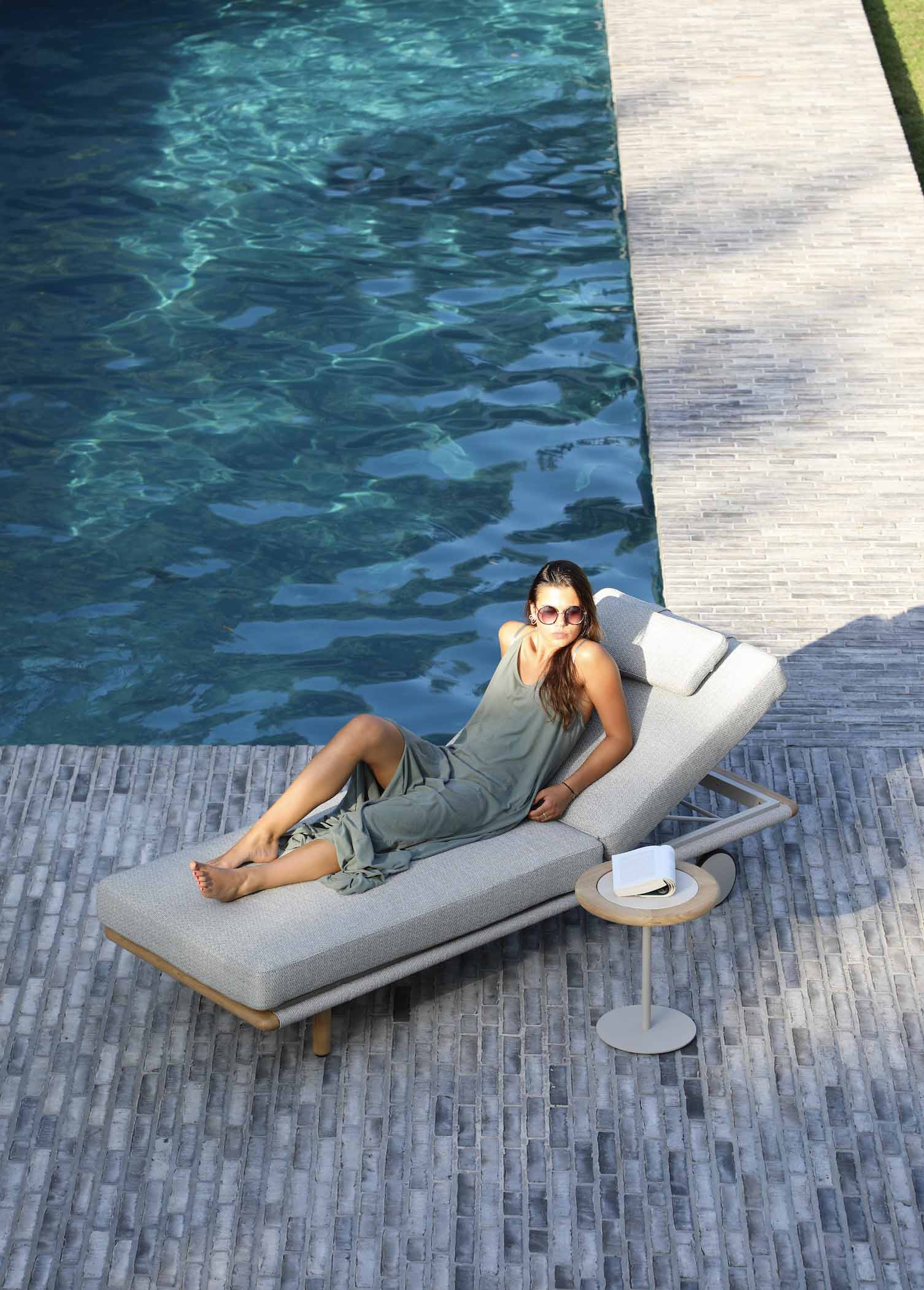 Bain de soleil luxe en aluminium by designer Belge - RIVIERA