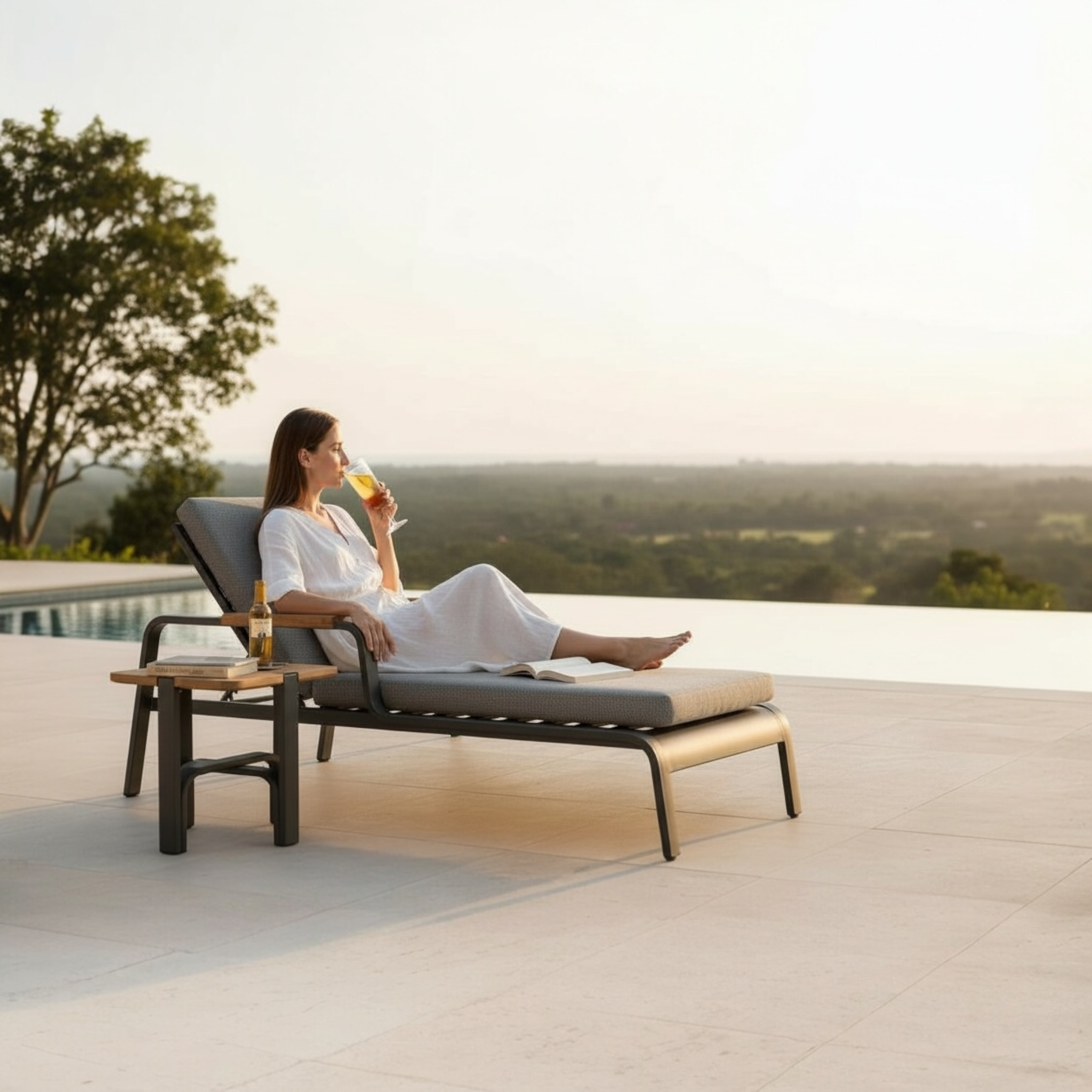 Lit de piscine design avec accoudoir viscounti