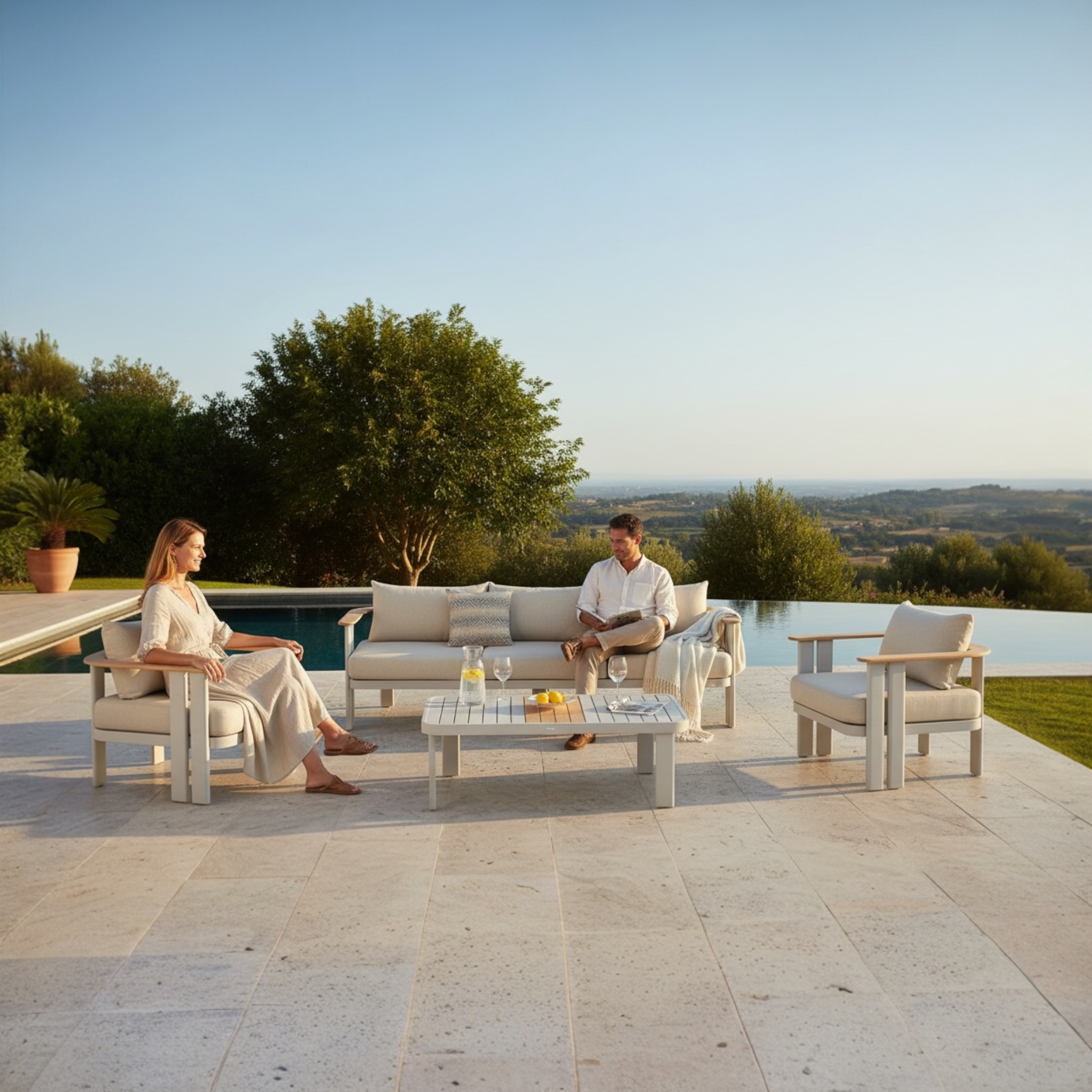 Beau salon de jardin 5 place en aluminium et en teck 