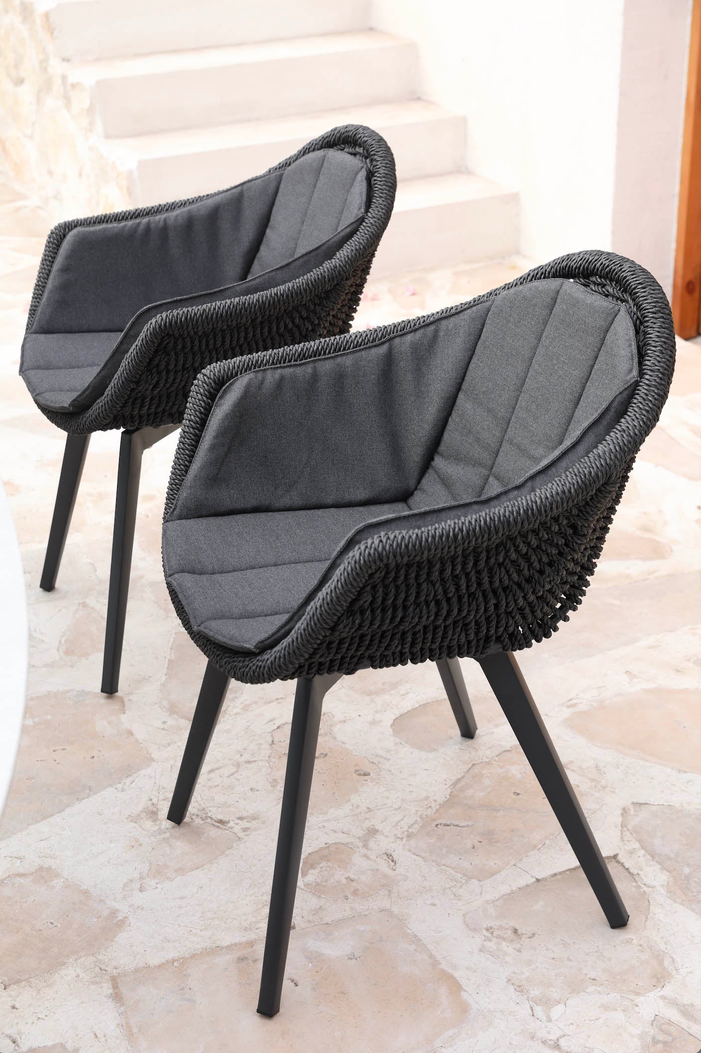 Fauteuil repas extérieur en aluminium et résine coussins AGORA (lot de 2) -  MILO NOIR
