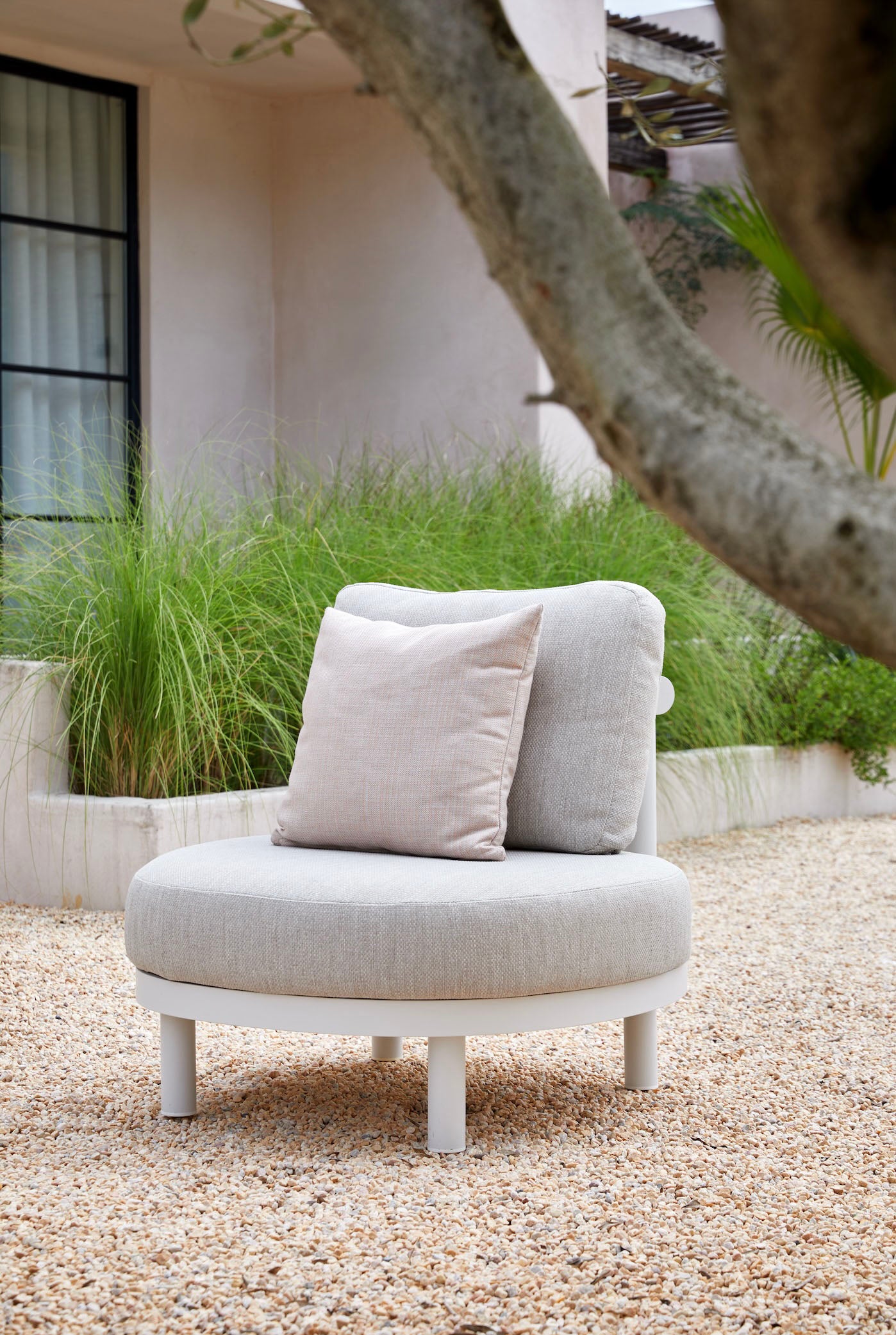 Canapé de jardin rond en aluminium haut de gamme blanc, coussins luxe en tissu oléfine, mousse Quick Dry Foam, housse.
