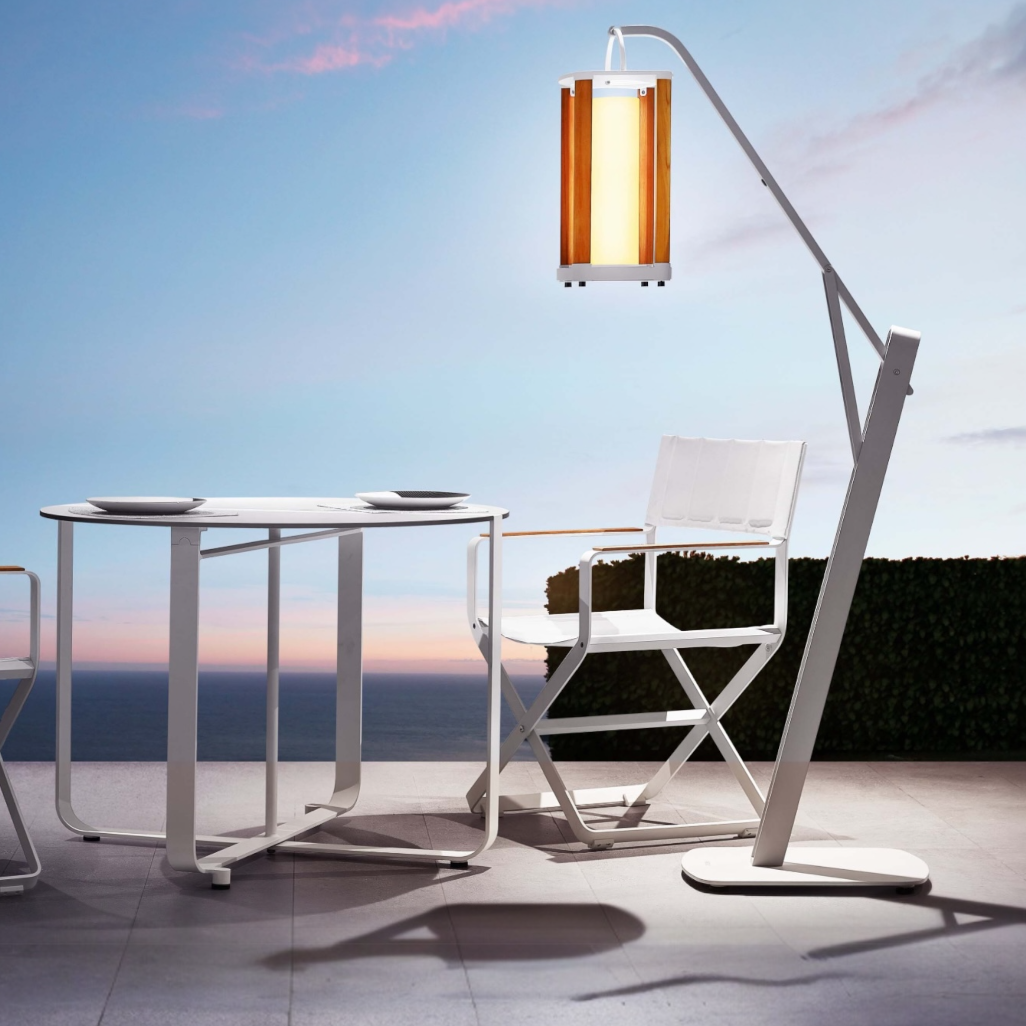 Lampe solaire d’extérieur AURORA blanche taille M avec structure ajourée et lumière chaude