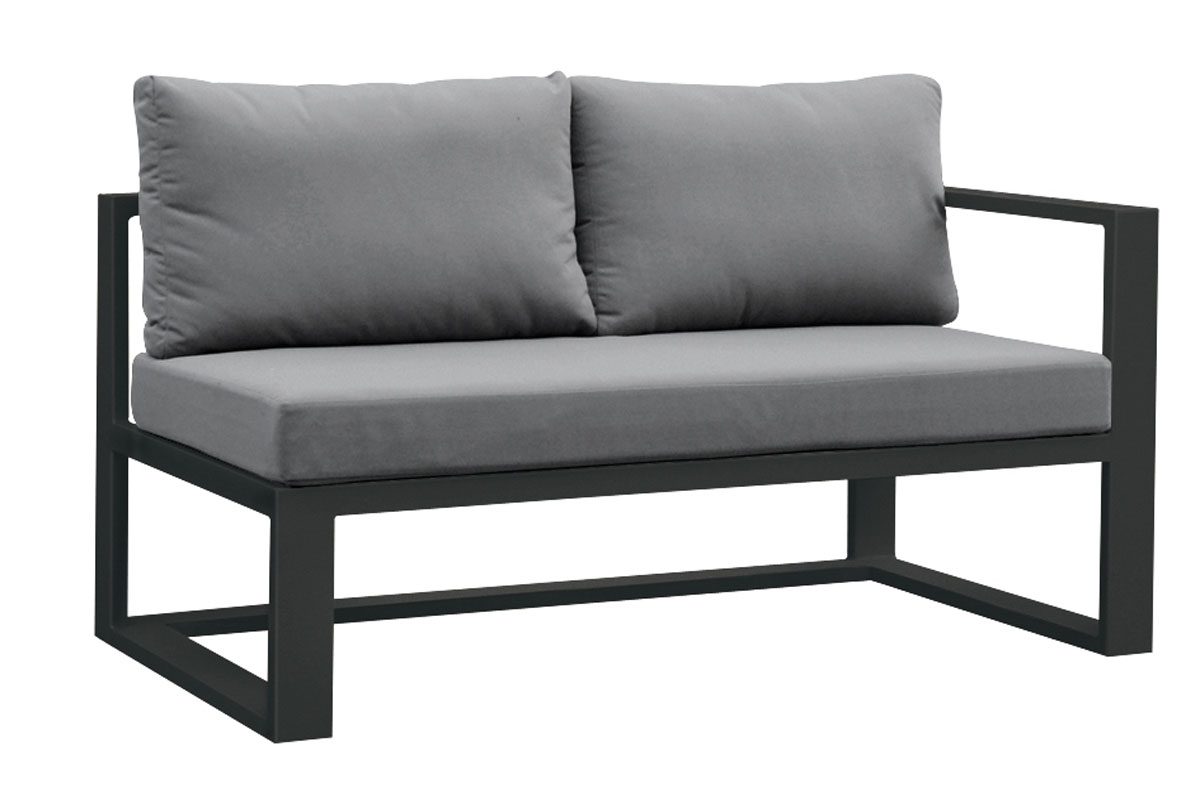 Canapé d'angle modulable en aluminium noir mat, coussins gris élégants, design haut de gamme pour jardin extérieur luxe. 