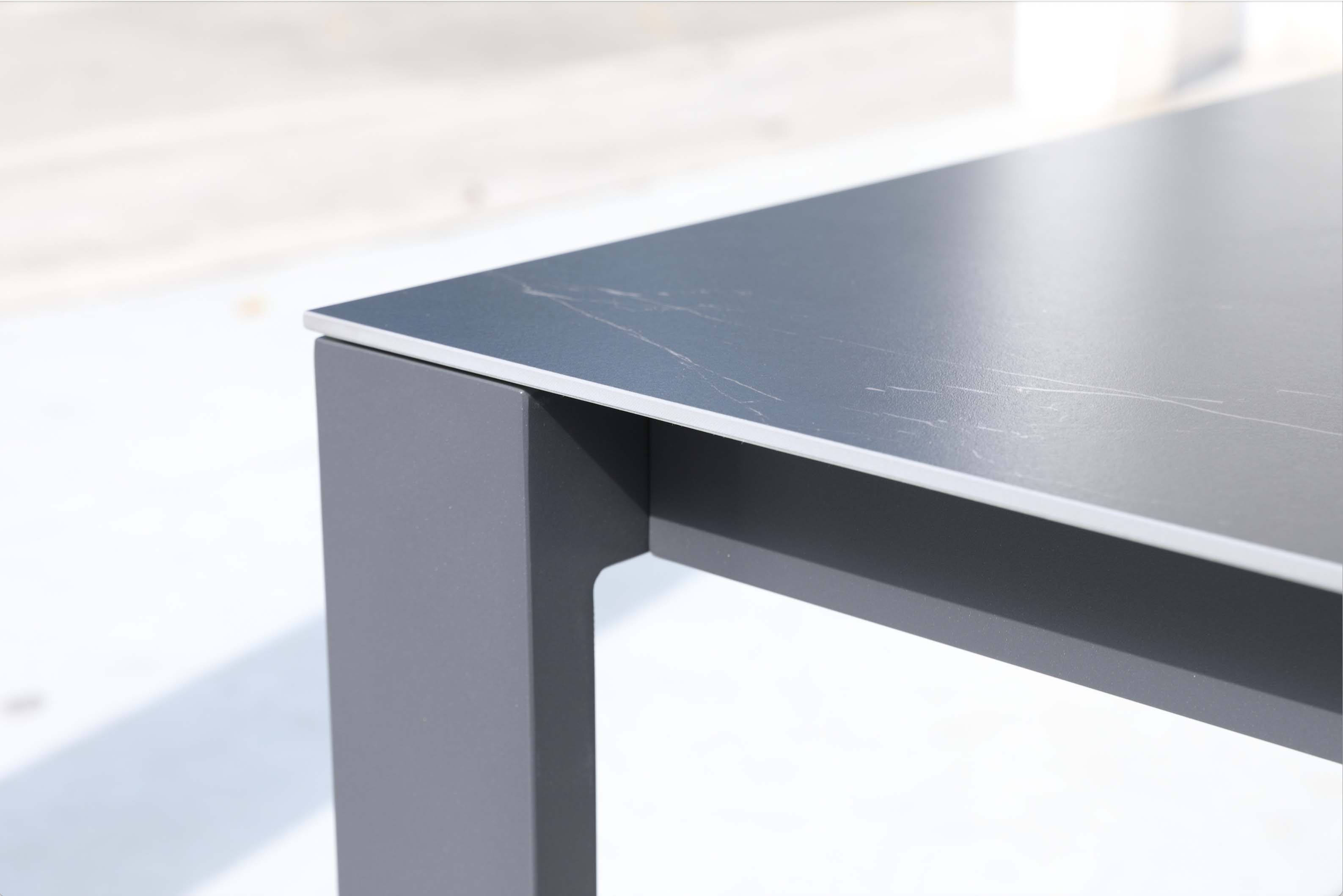 Table de jardin en aluminium - COMO noir avec plateau en céramique 200/240CM