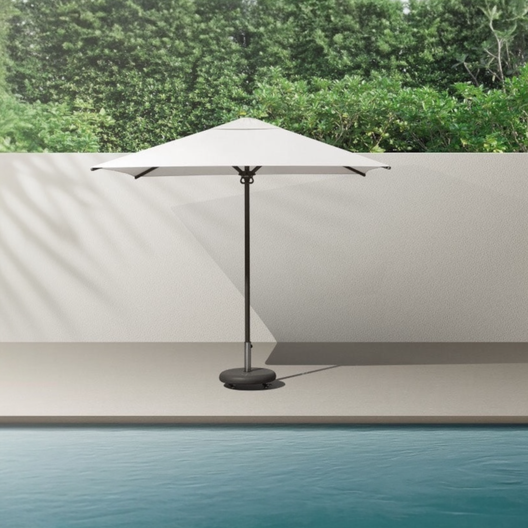 Parasol LOLI blanc avec large toile ronde en acrylique et mât central en aluminium